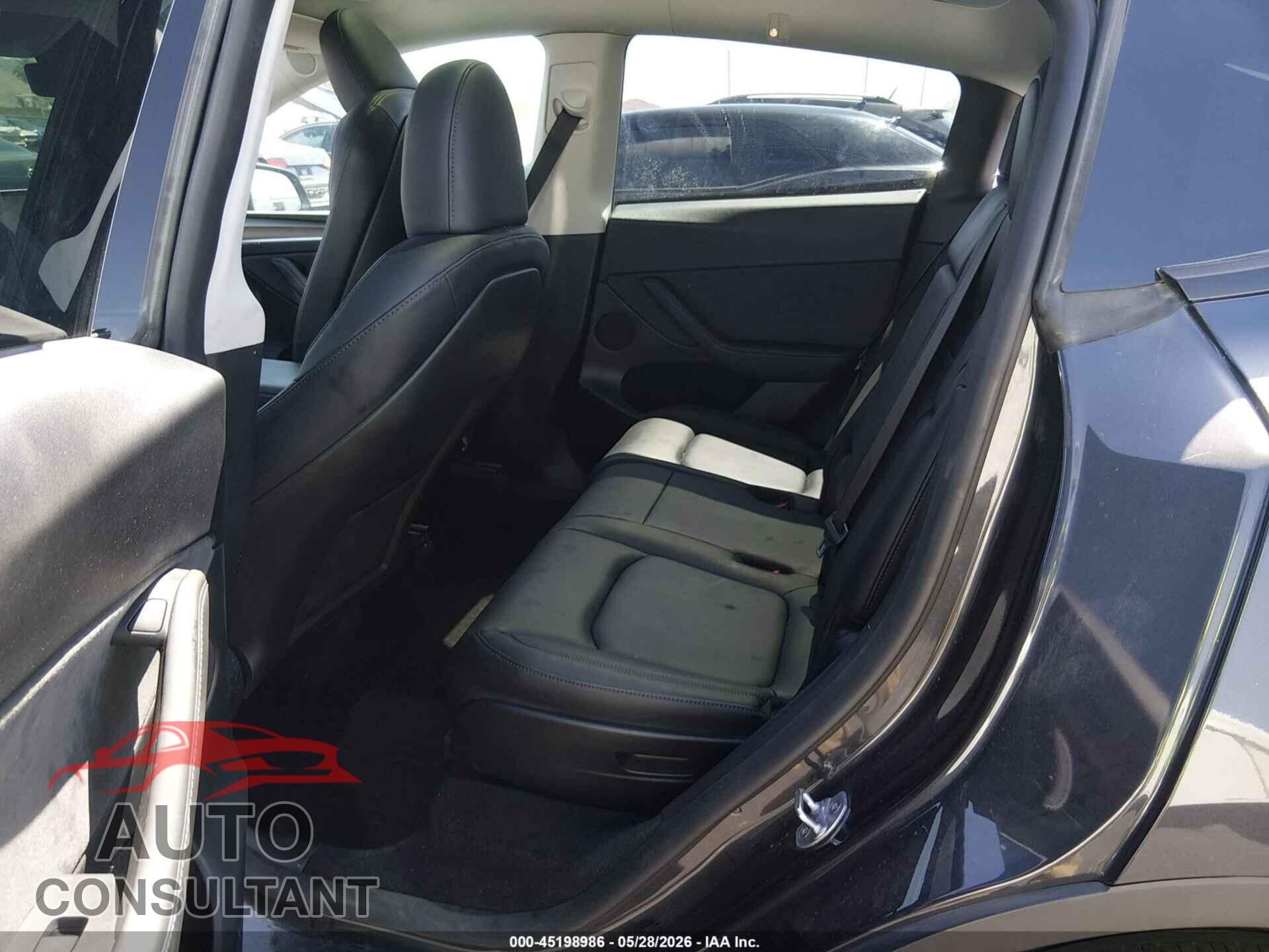 TESLA MODEL Y 2024 - 7SAYGAEE5RF112142