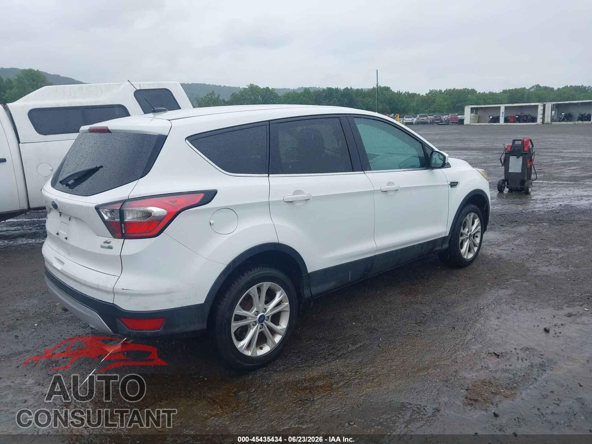 FORD ESCAPE 2017 - 1FMCU9G96HUC97267