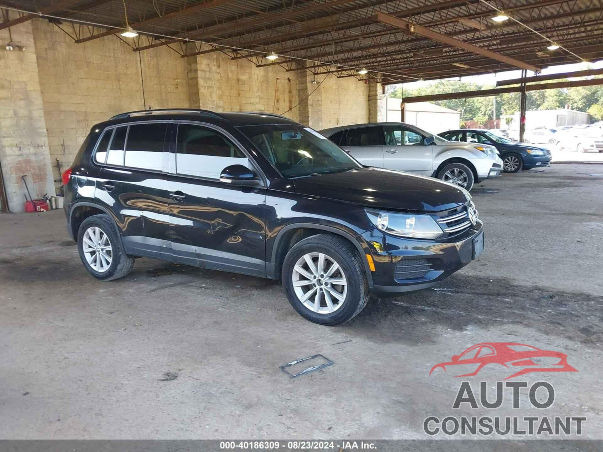 VOLKSWAGEN TIGUAN 2017 - WVGBV7AX1HK047807