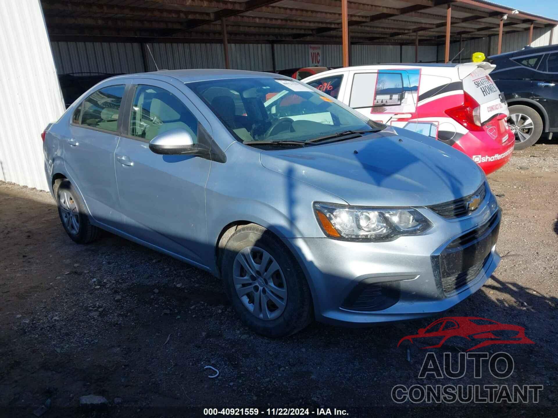 CHEVROLET SONIC 2017 - 1G1JB5SH9H4157795