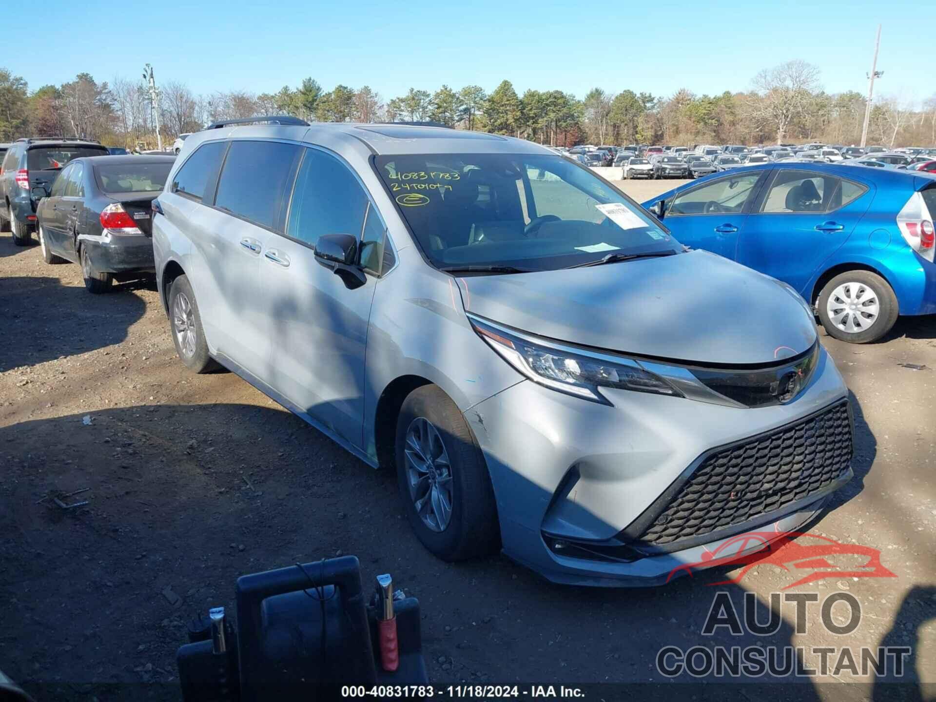 TOYOTA SIENNA 2024 - 5TDDSKFC1RS127715