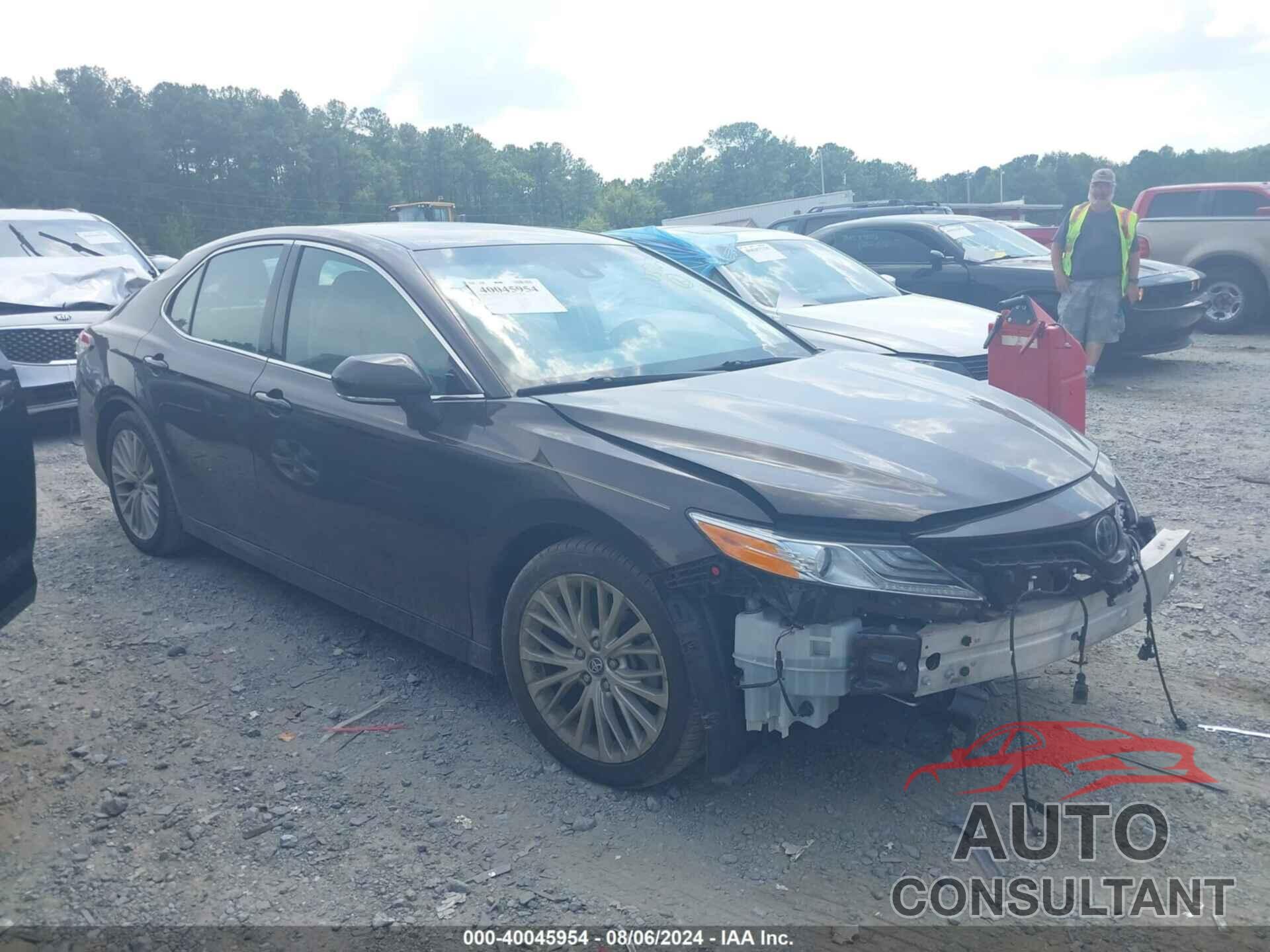 TOYOTA CAMRY 2018 - 4T1B11HK4JU003765