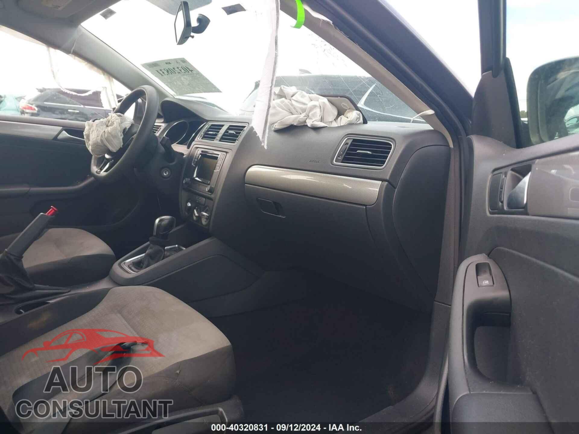 VOLKSWAGEN JETTA 2017 - 3VW2B7AJ2HM215825
