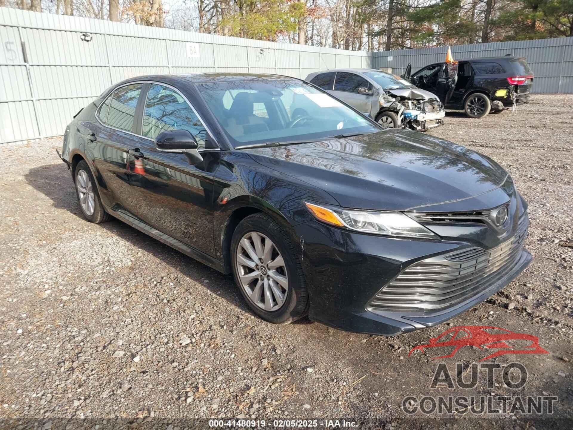TOYOTA CAMRY 2018 - 4T1B11HK9JU082723