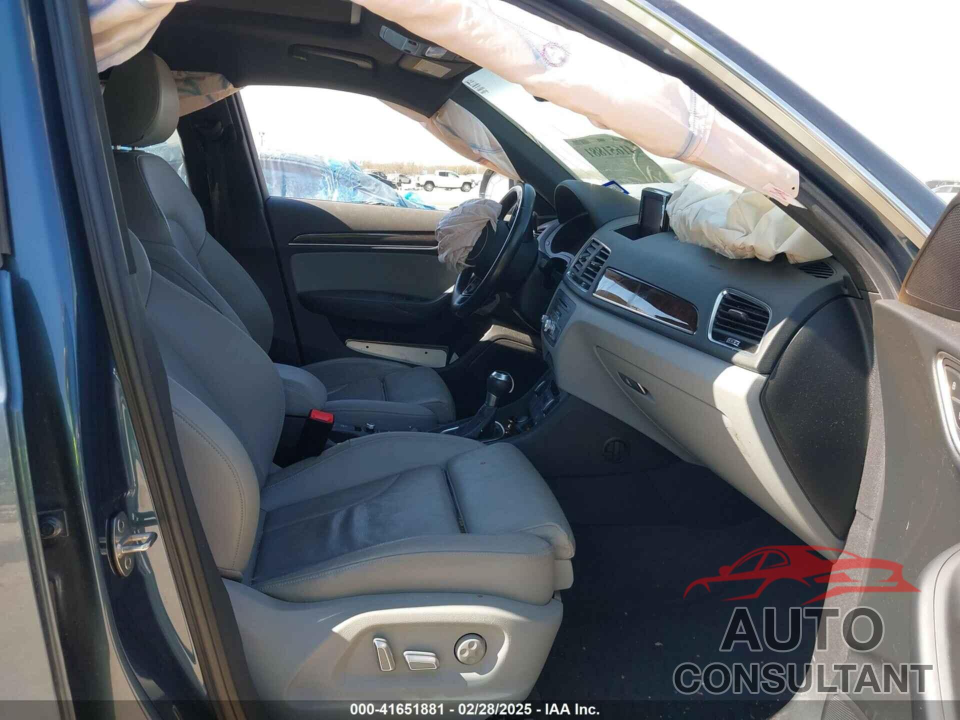 AUDI Q3 2018 - WA1HCCFS8JR000257