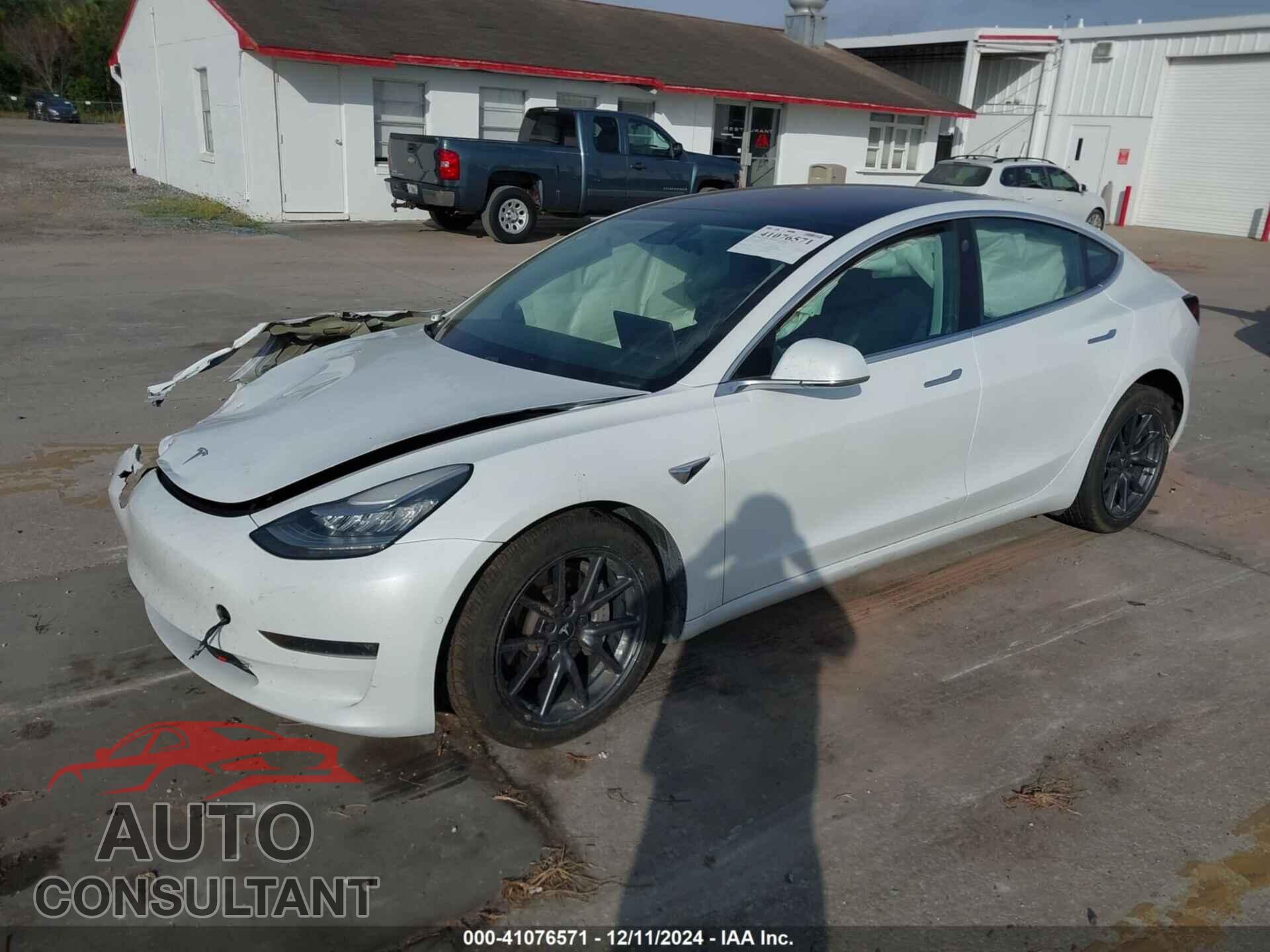 TESLA MODEL 3 2018 - 5YJ3E1EB0JF115523