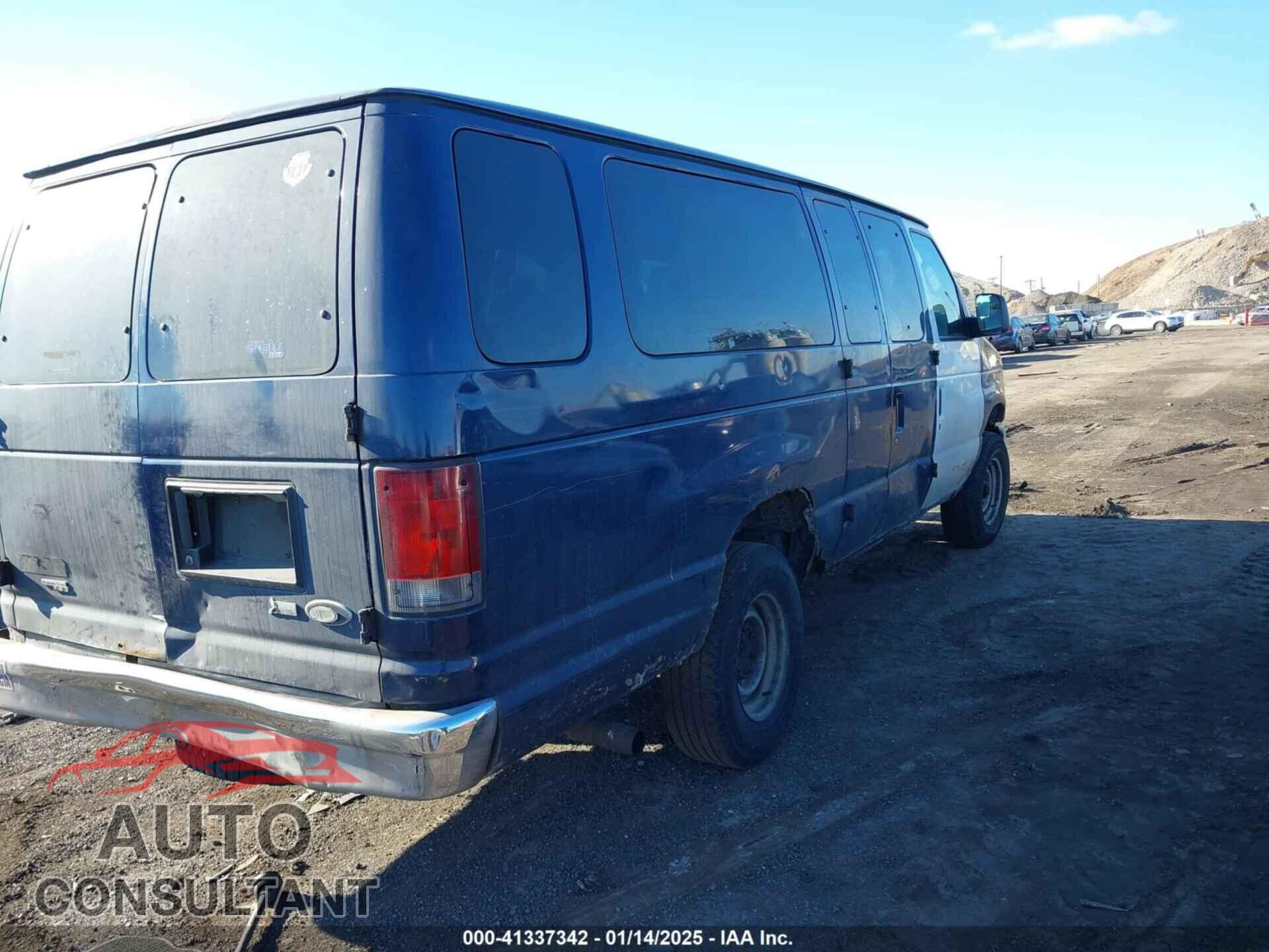 FORD E-350 SUPER DUTY 2011 - 1FBSS3BL4BDB37647