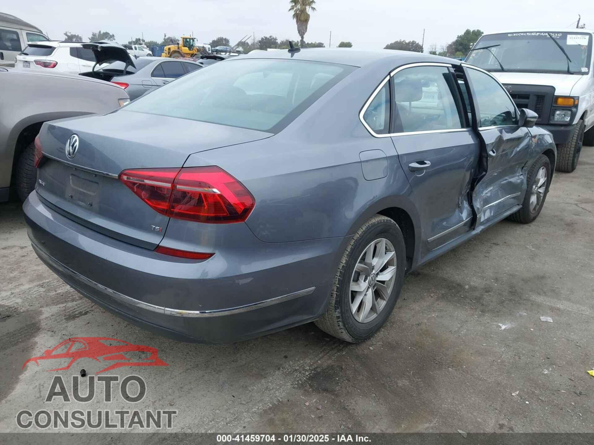 VOLKSWAGEN PASSAT 2017 - 1VWAT7A32HC079952