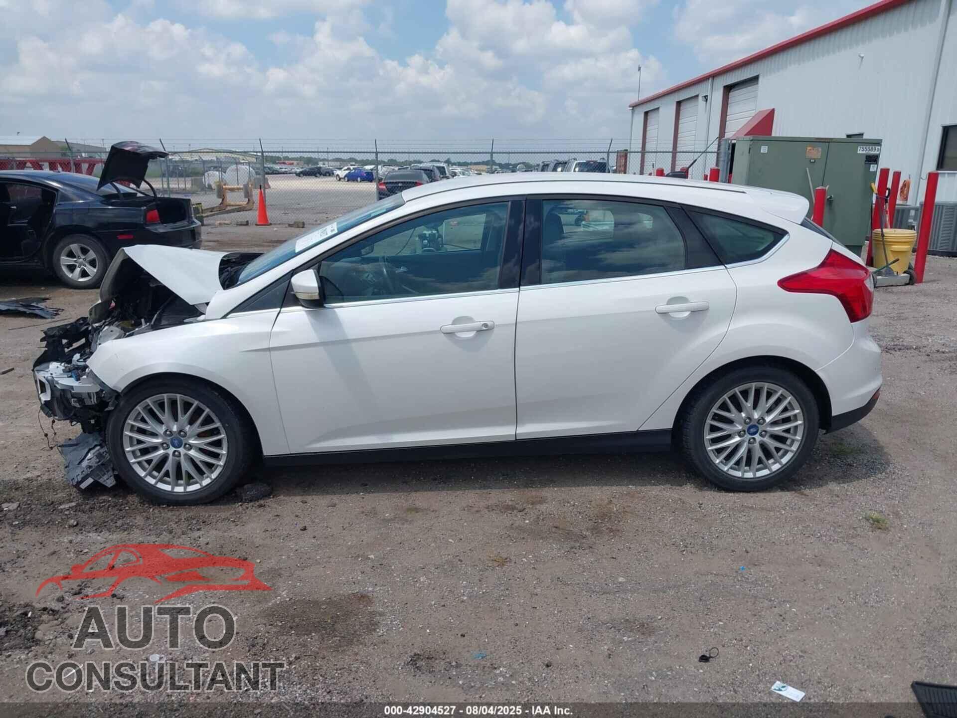 FORD FOCUS 2012 - 1FAHP3M22CL475458