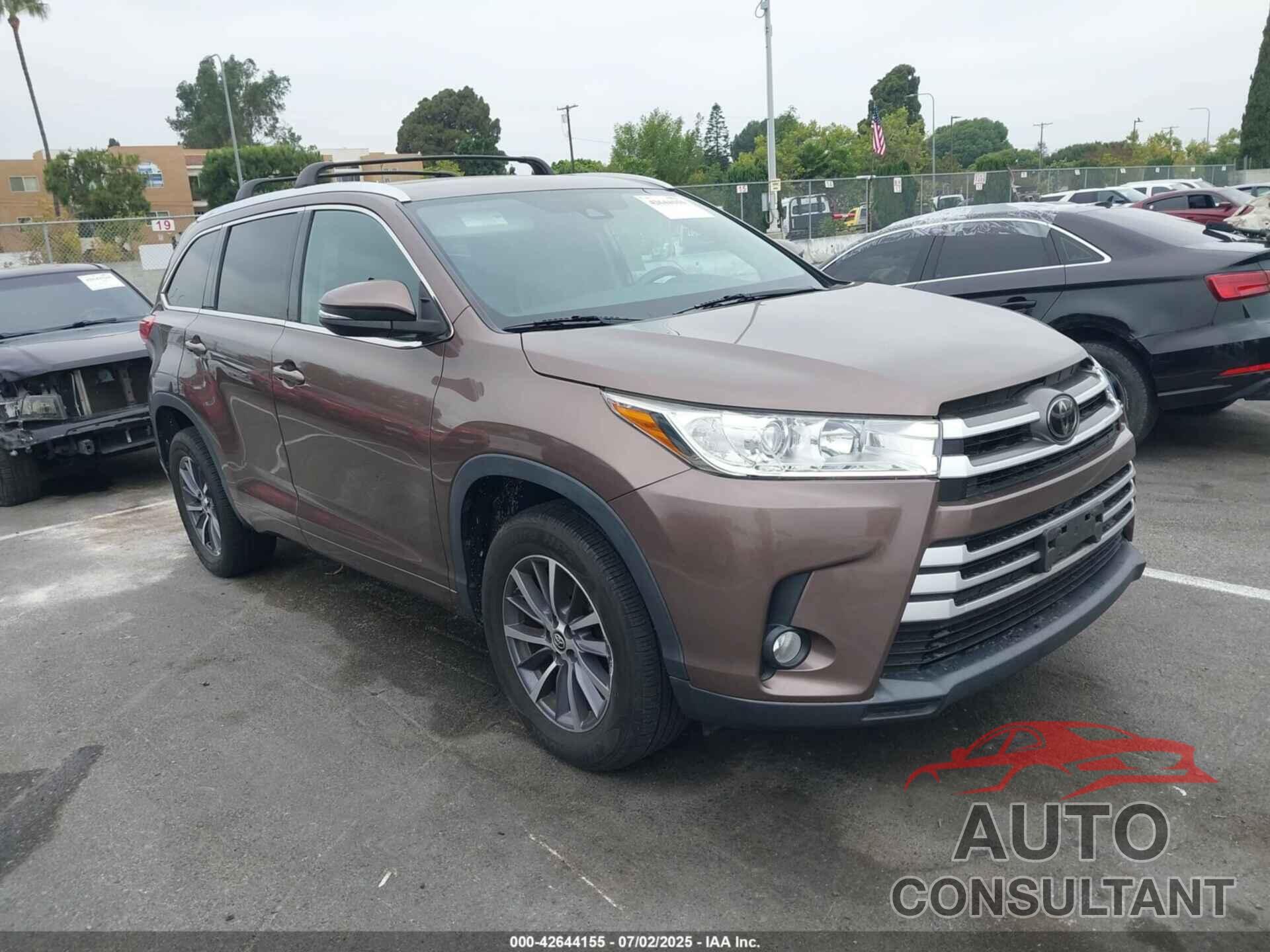 TOYOTA HIGHLANDER 2018 - 5TDKZRFH6JS248476