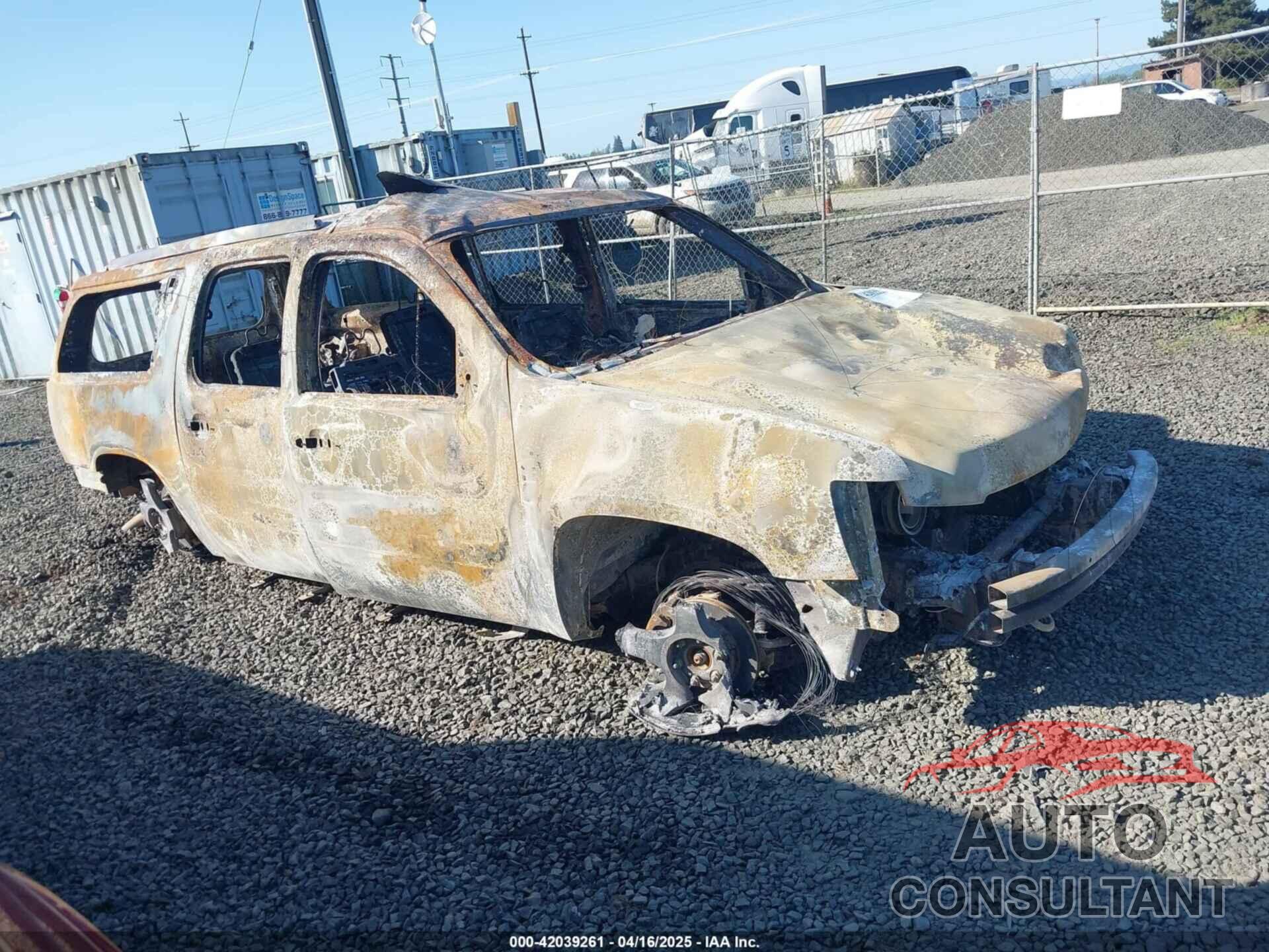 CHEVROLET SUBURBAN 1500 2010 - 1GNUKKE31AR287895