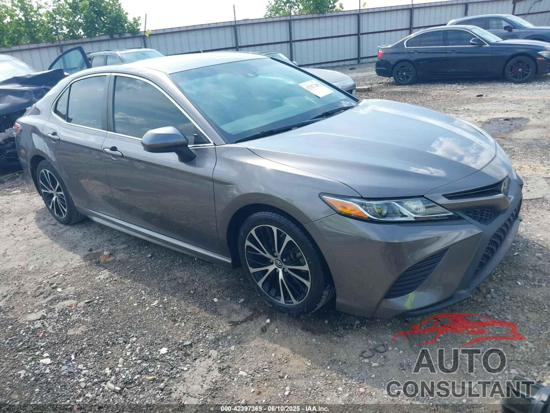 TOYOTA CAMRY 2018 - 4T1B11HK5JU614002