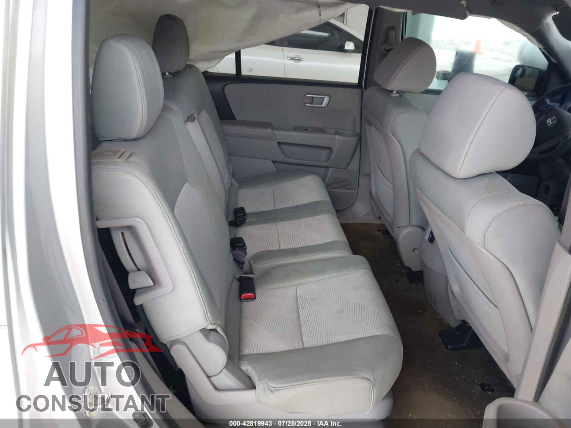HONDA PILOT 2015 - 5FNYF3H26FB005786