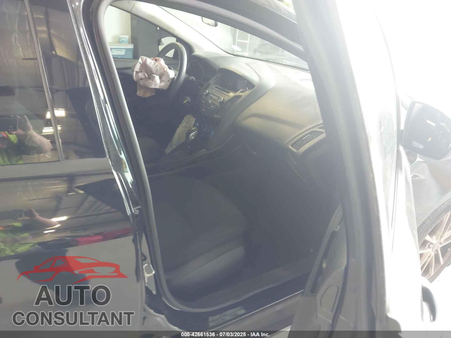 FORD FOCUS 2017 - 1FADP3K2XHL231372