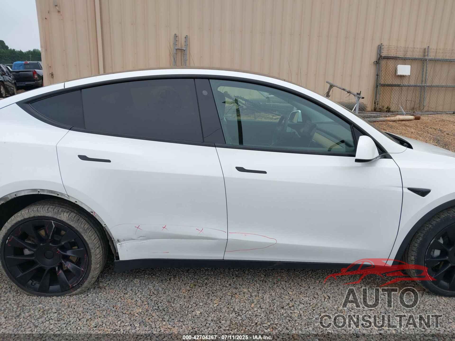 TESLA MODEL Y 2021 - 5YJYGDEE4MF084857