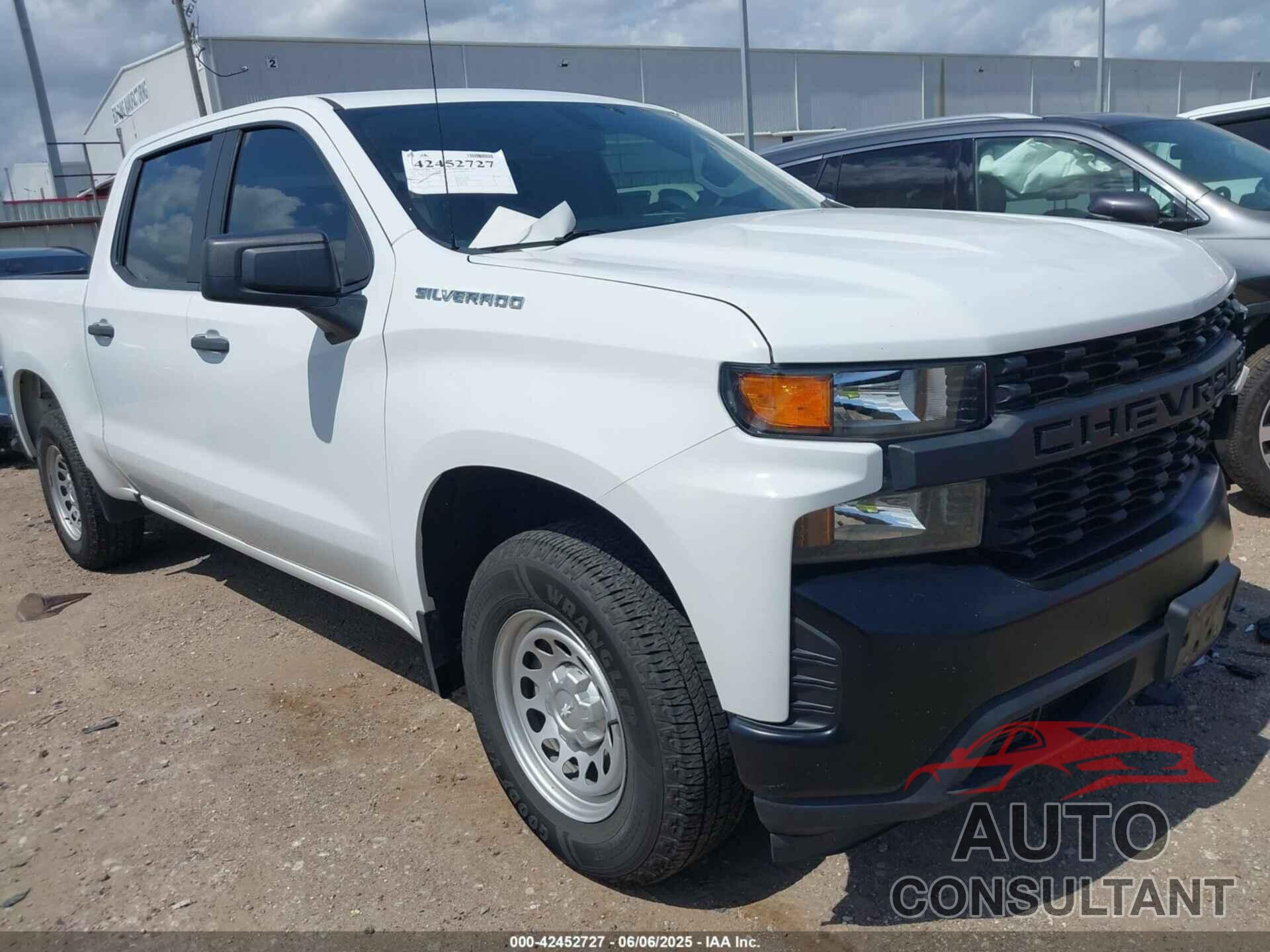 CHEVROLET SILVERADO 1500 2021 - 1GCPWAEH4MZ240526
