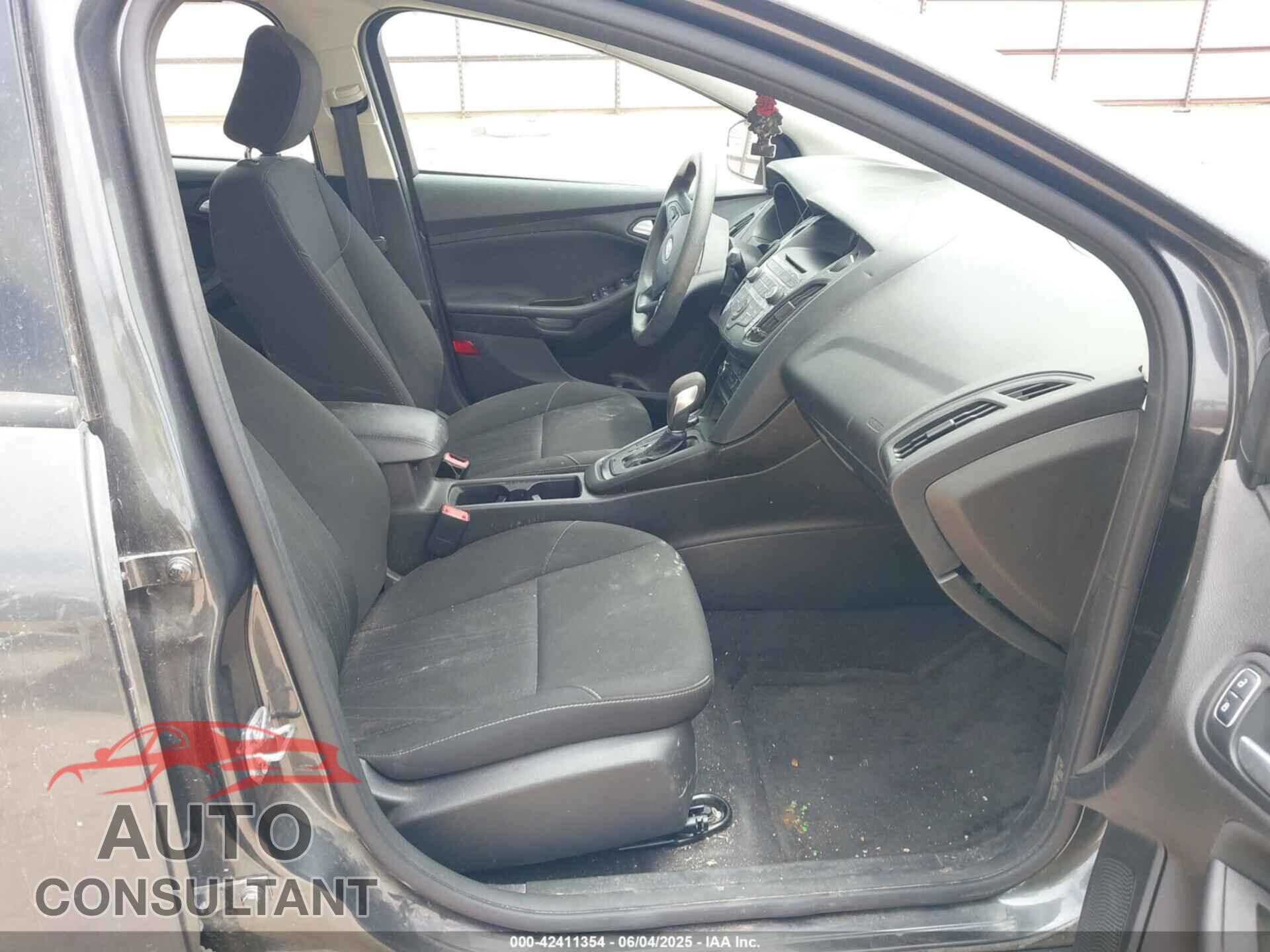 FORD FOCUS 2017 - 1FADP3F27HL342018