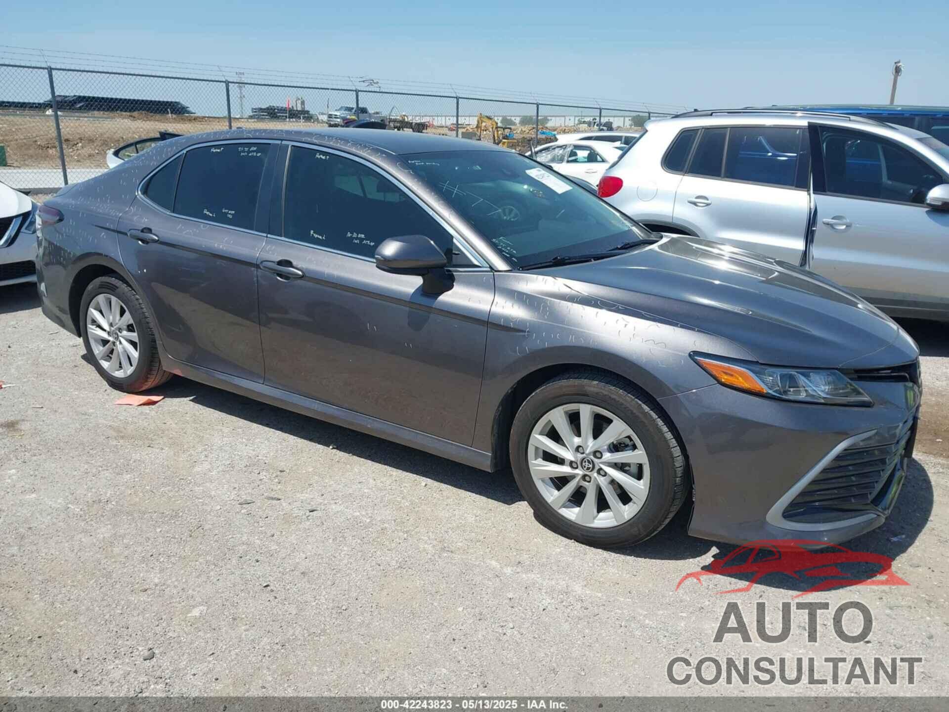 TOYOTA CAMRY 2021 - 4T1C11AK1MU475120