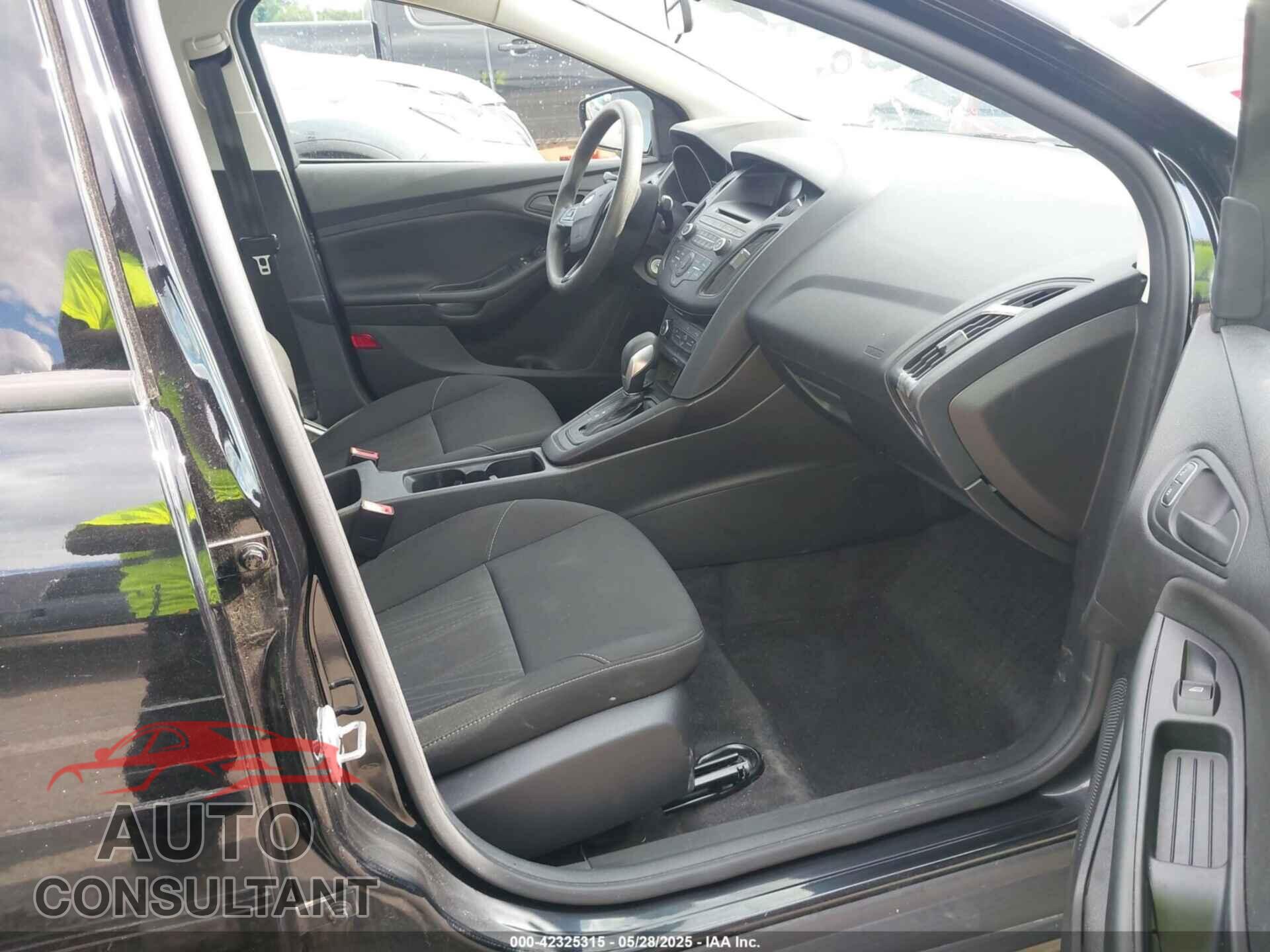 FORD FOCUS 2017 - 1FADP3E20HL347790