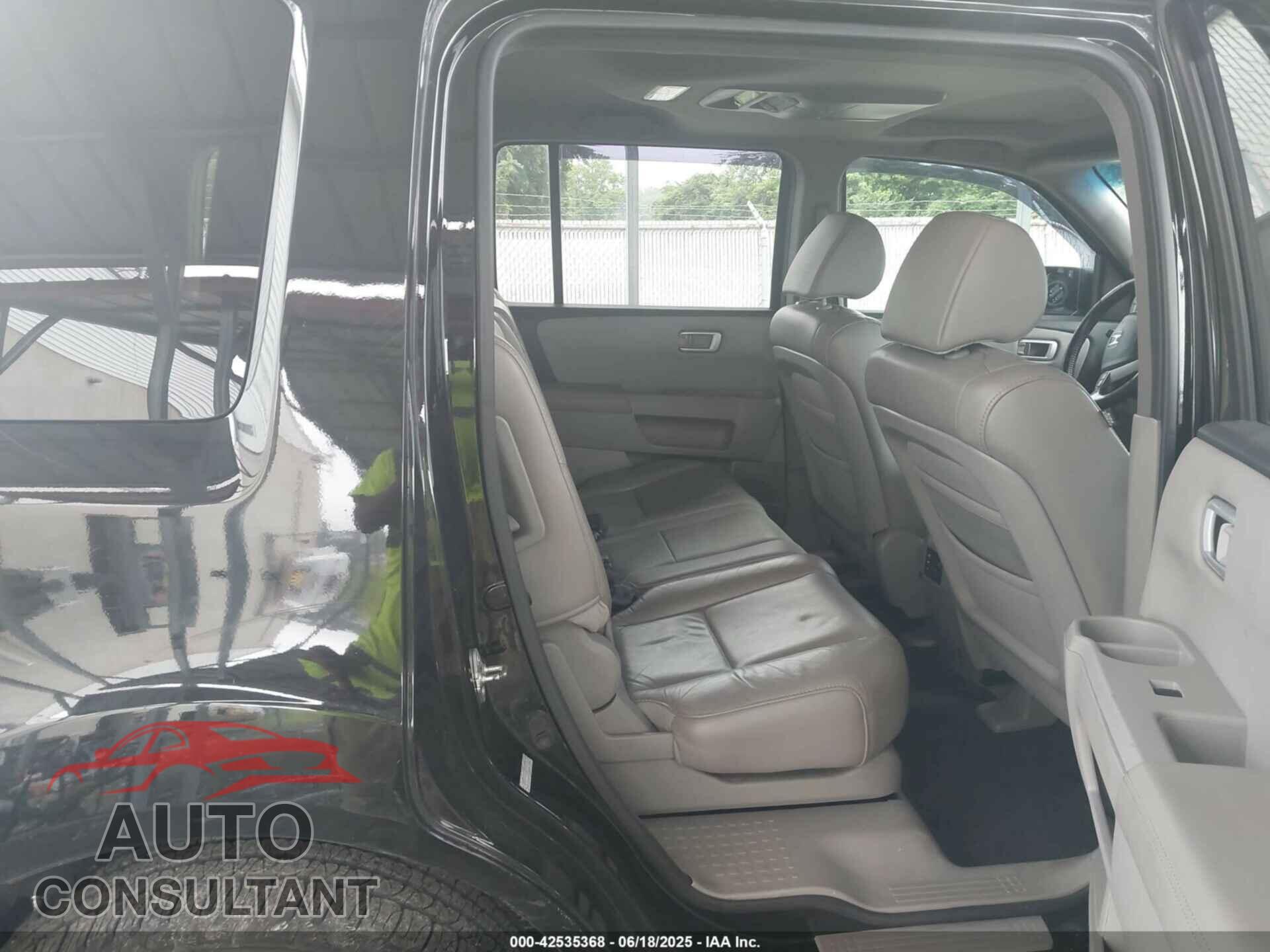 HONDA PILOT 2011 - 5FNYF4H61BB065719