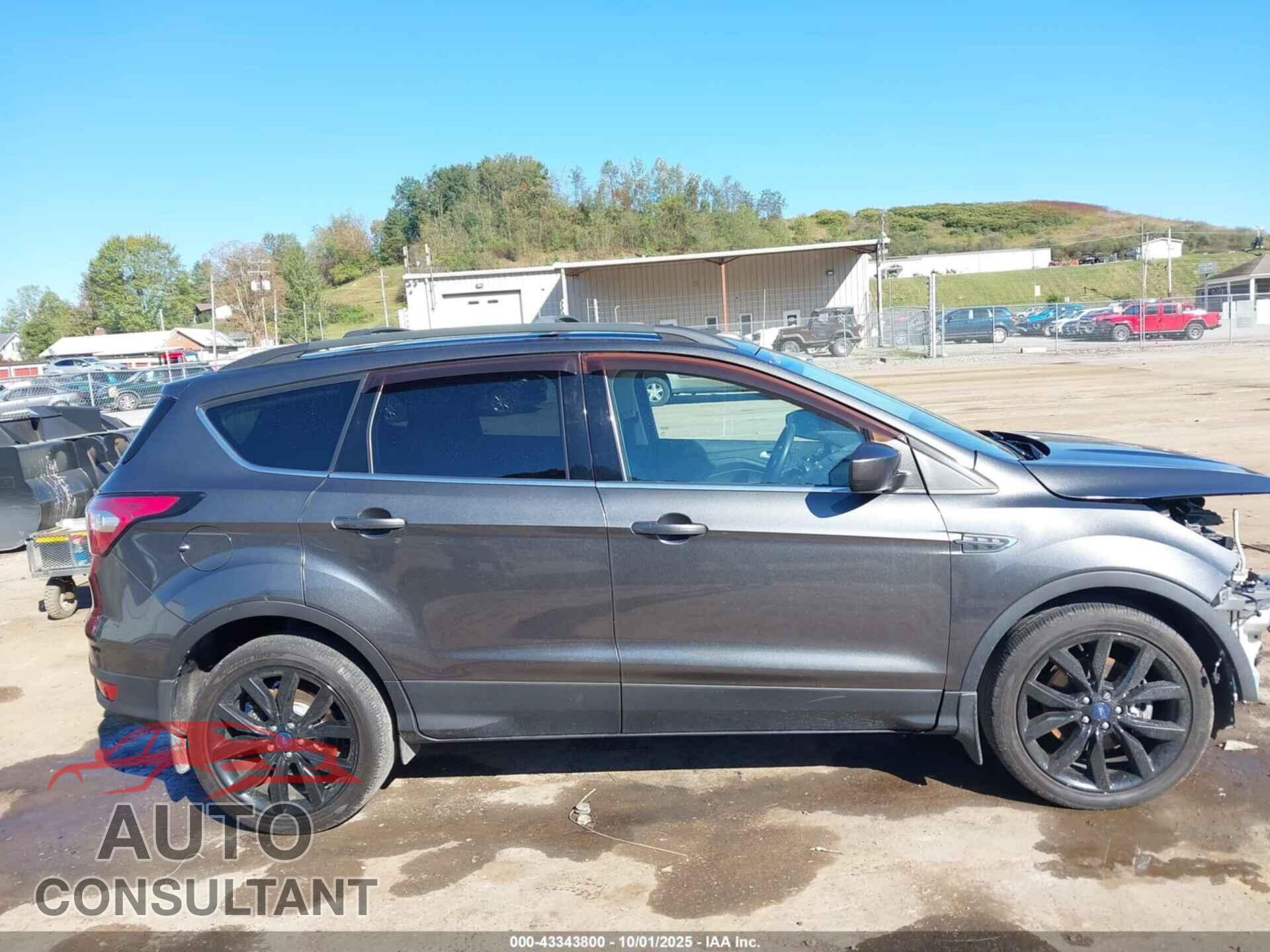FORD ESCAPE 2017 - 1FMCU9G94HUD97657