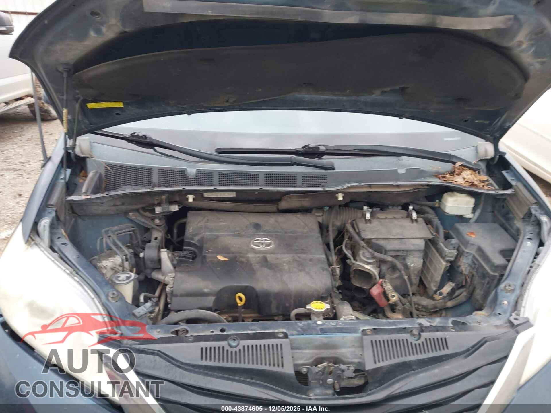 TOYOTA SIENNA 2011 - 5TDKK3DC4BS066348