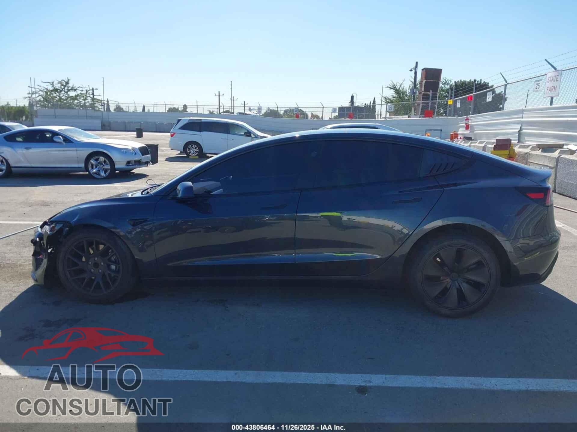 TESLA MODEL 3 2024 - 5YJ3E1EA8RF738794