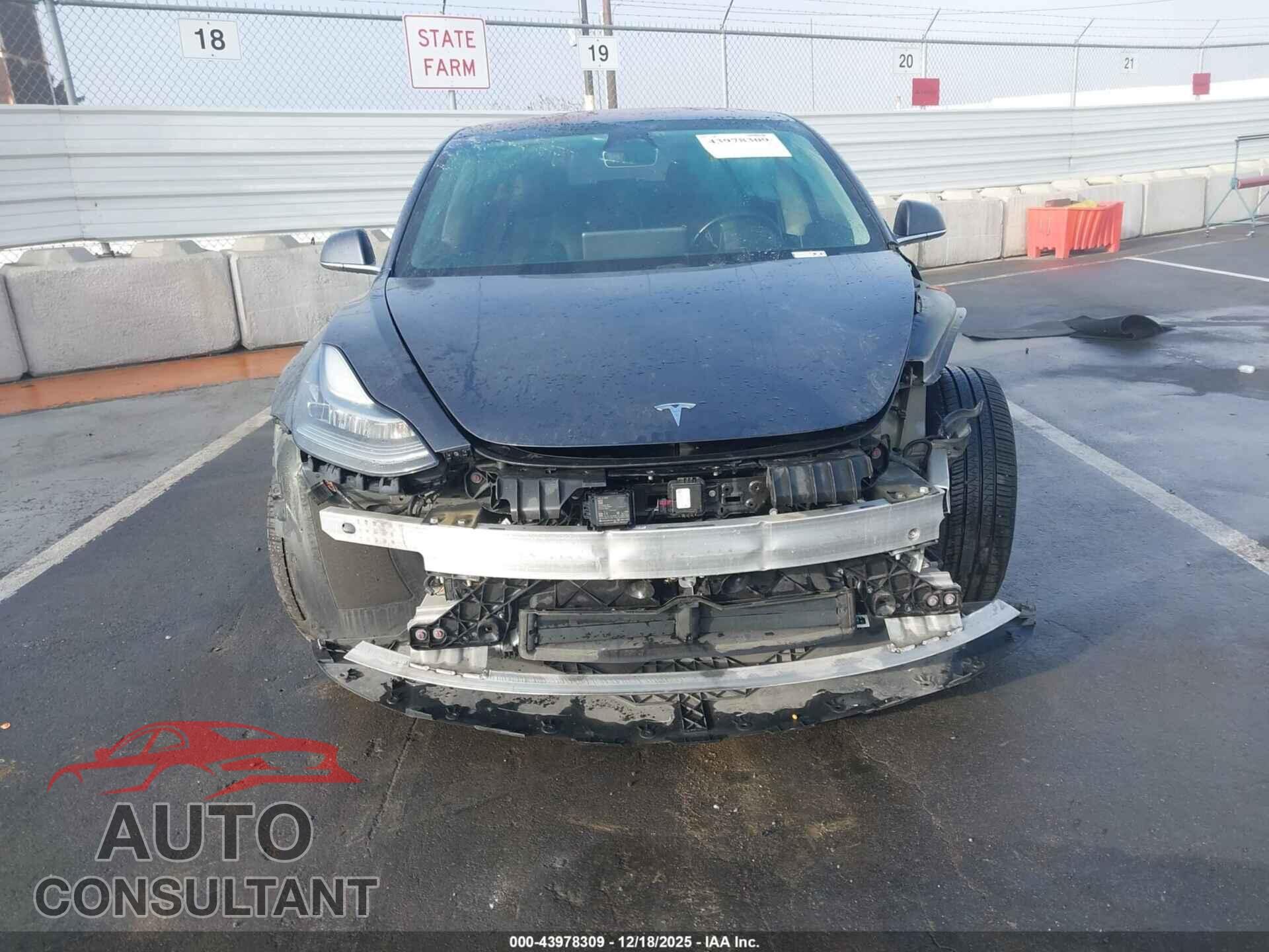 TESLA MODEL 3 2018 - 5YJ3E1EA3JF019909