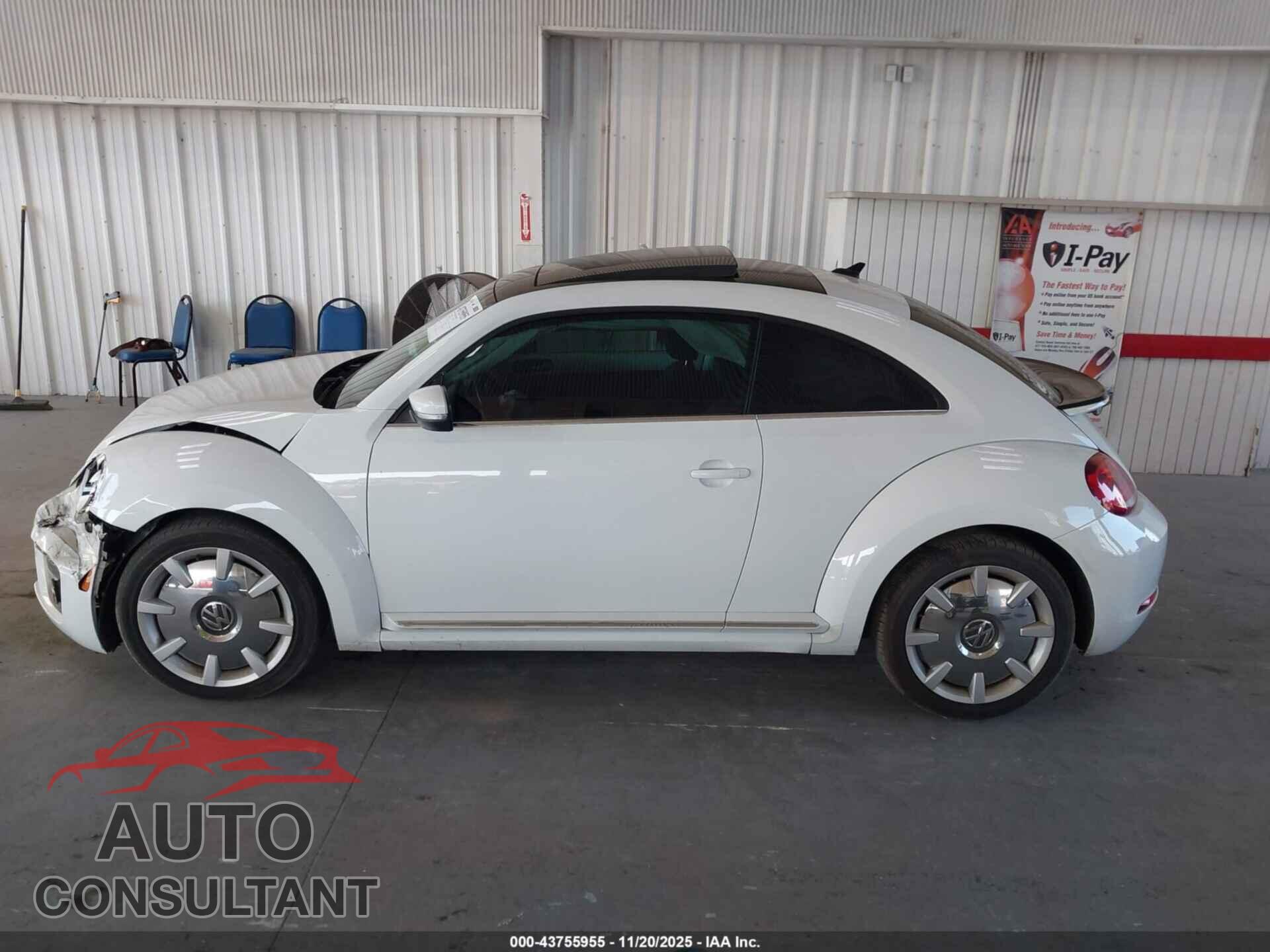 VOLKSWAGEN BEETLE 2018 - 3VWJD7AT5JM711702