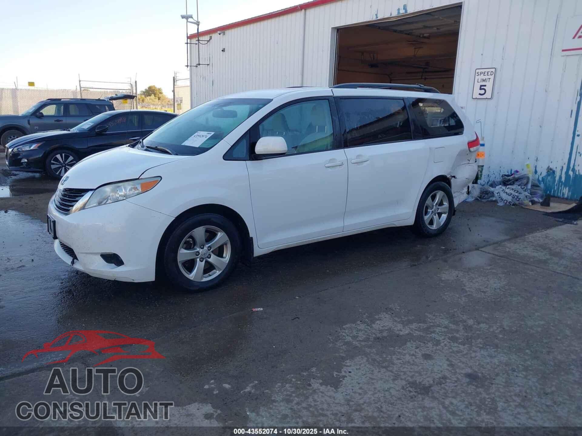 TOYOTA SIENNA 2013 - 5TDKK3DC8DS304026
