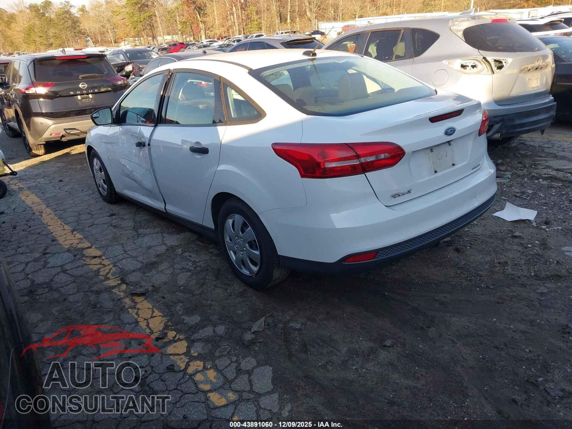 FORD FOCUS 2015 - 1FADP3E23FL362393