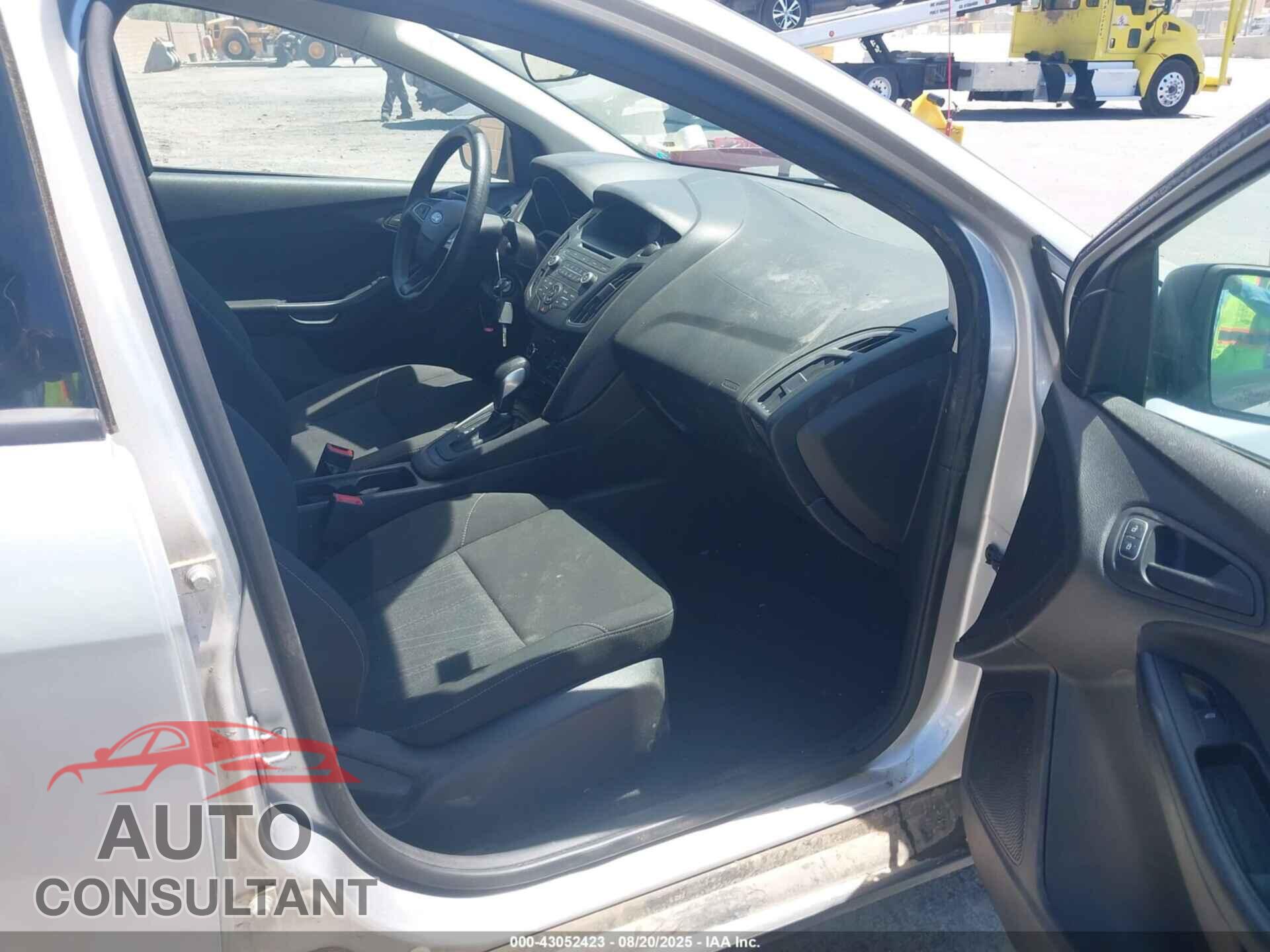 FORD FOCUS 2015 - 1FADP3E27FL301936