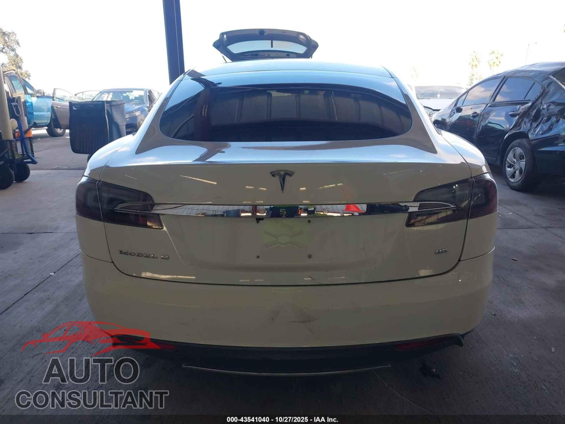 TESLA MODEL S 2013 - 5YJSA1CN2DFP05943