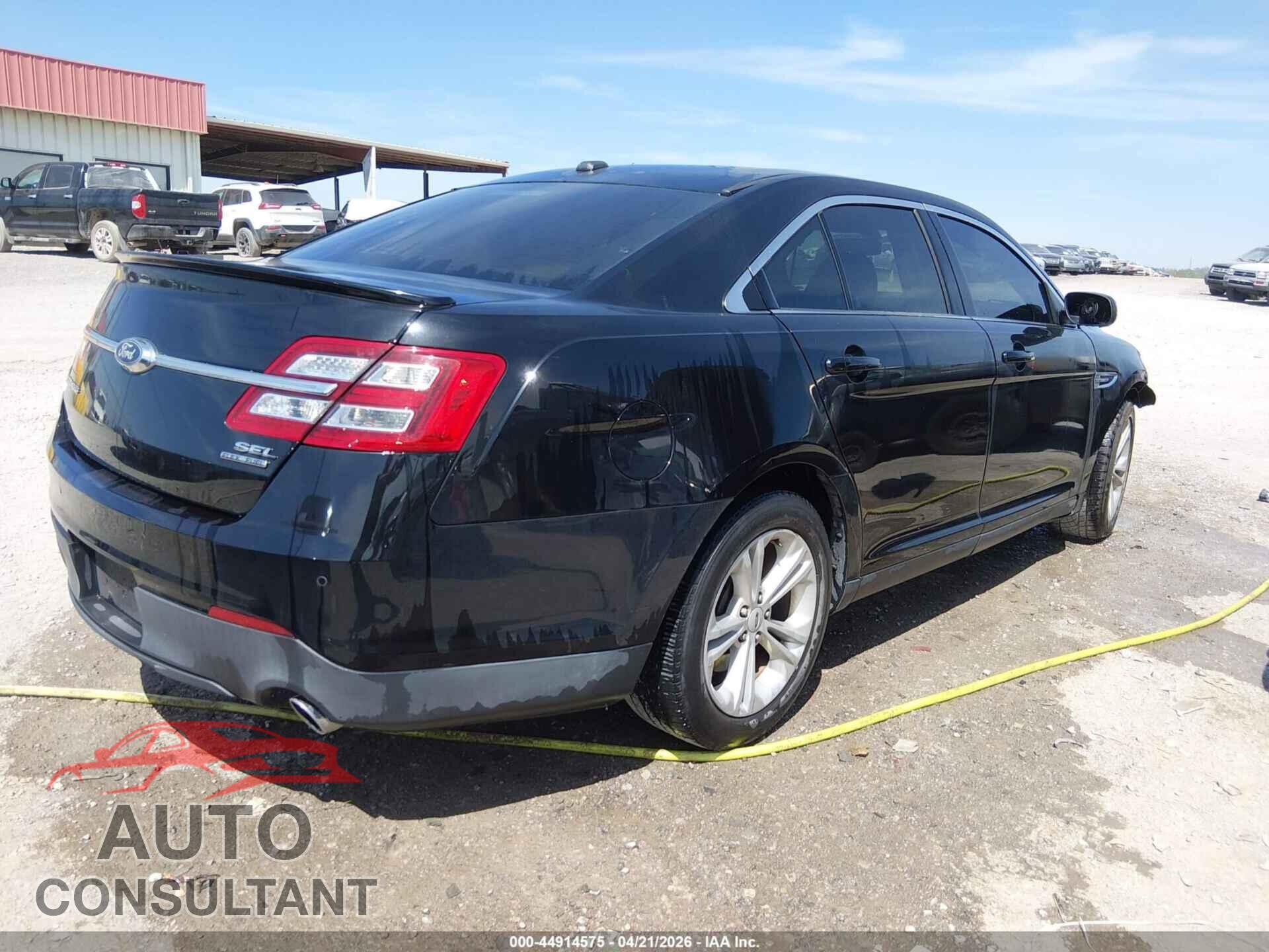 FORD TAURUS 2017 - 1FAHP2E81HG120584