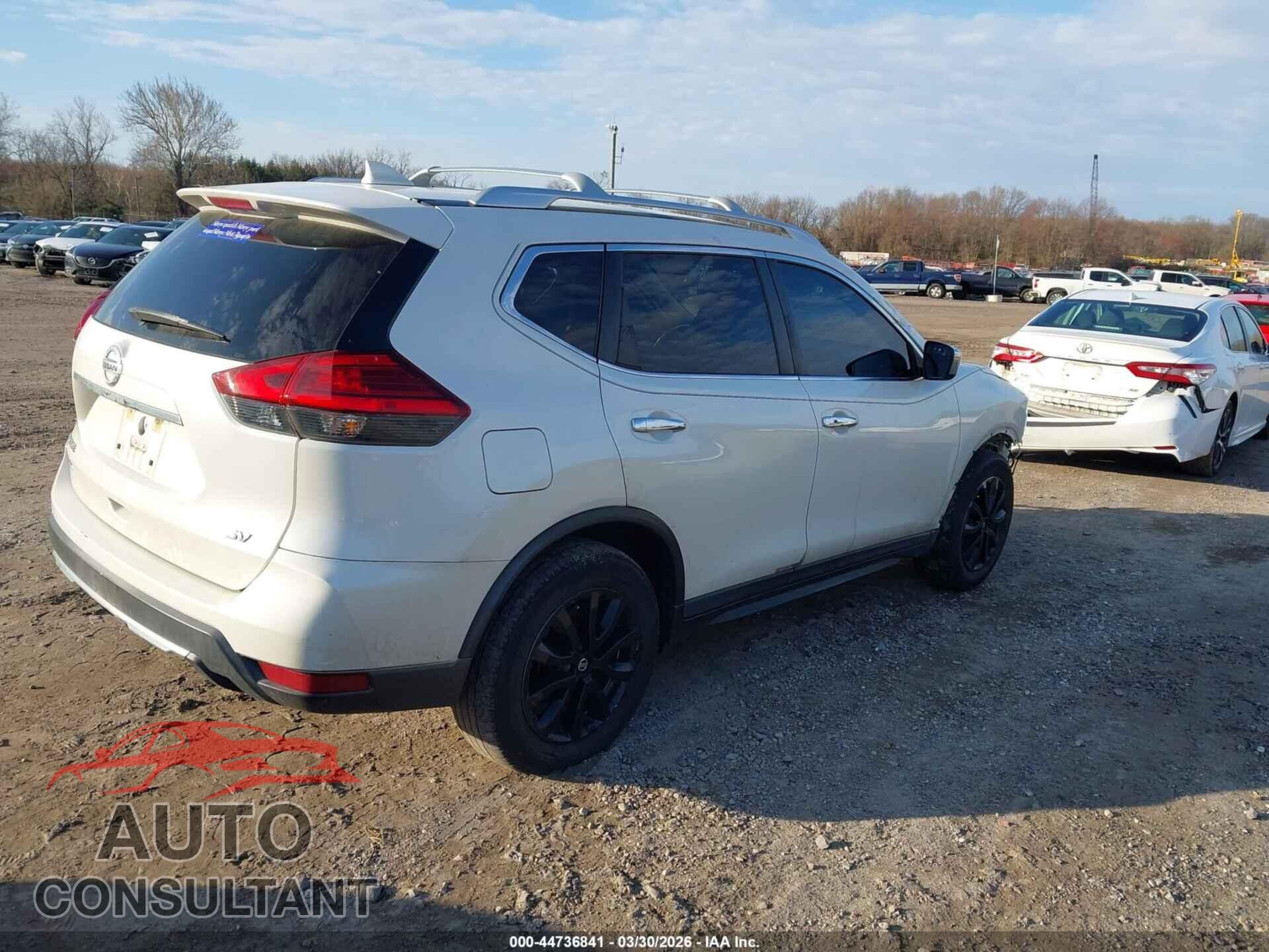 NISSAN ROGUE 2017 - KNMAT2MT9HP519921