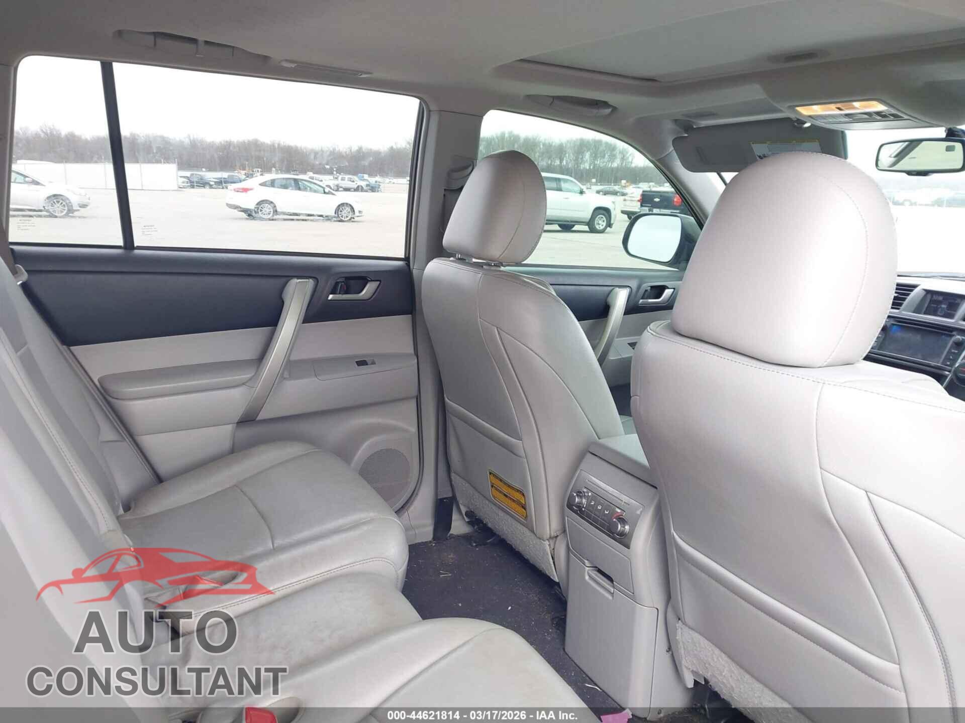 TOYOTA HIGHLANDER 2013 - 5TDBK3EH8DS249992