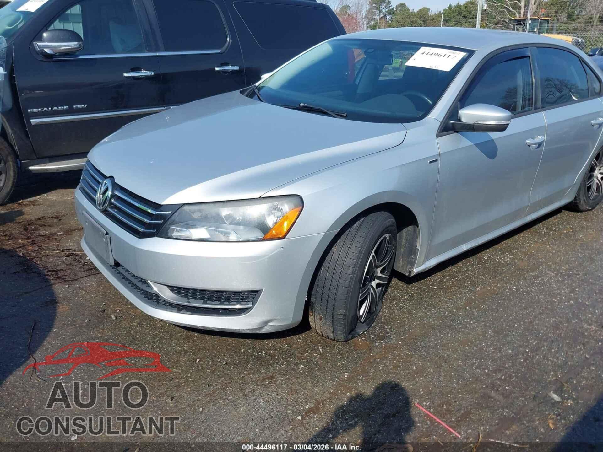VOLKSWAGEN PASSAT 2015 - 1VWAT7A34FC061143