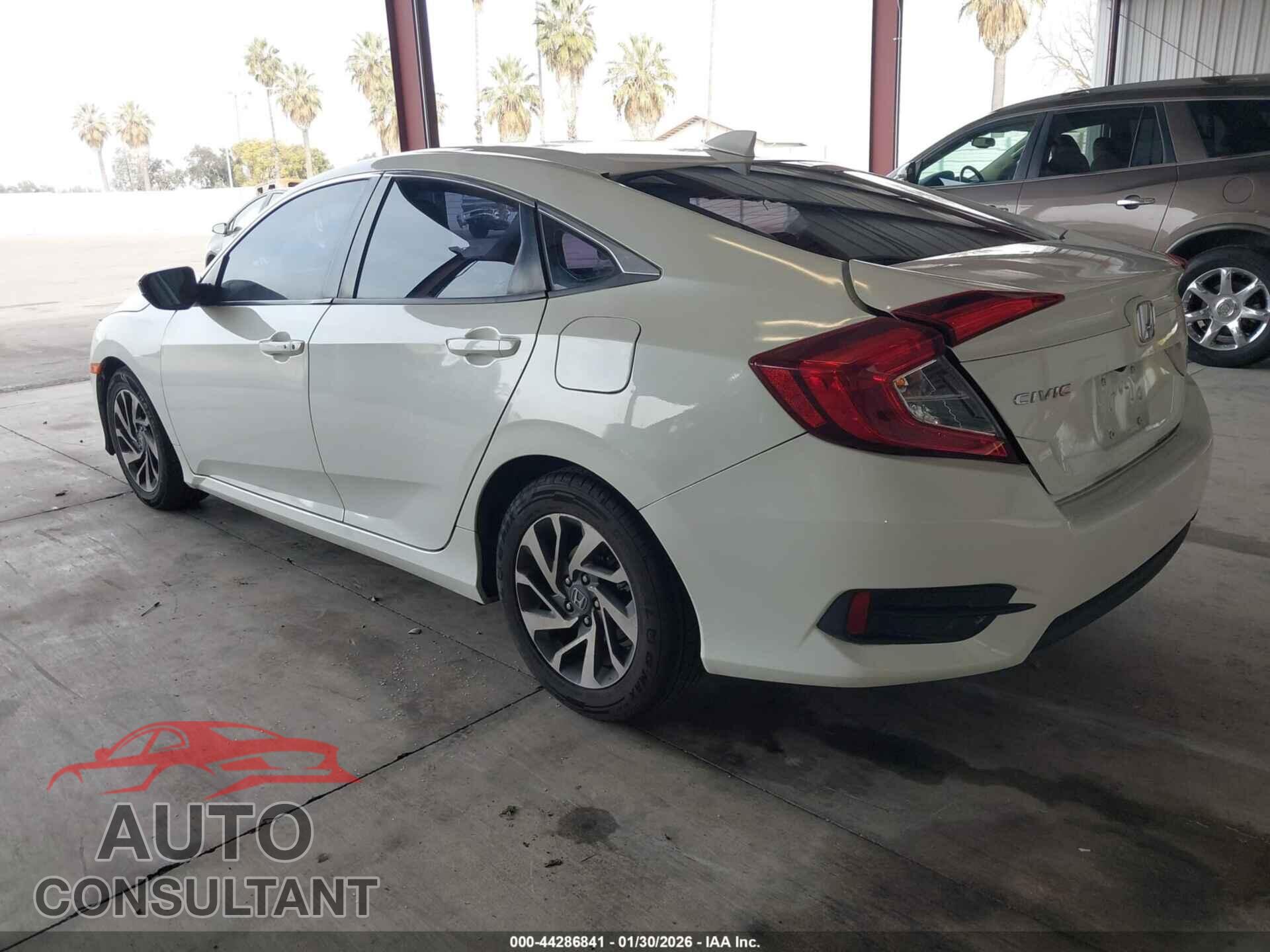 HONDA CIVIC 2018 - 2HGFC2F71JH520174
