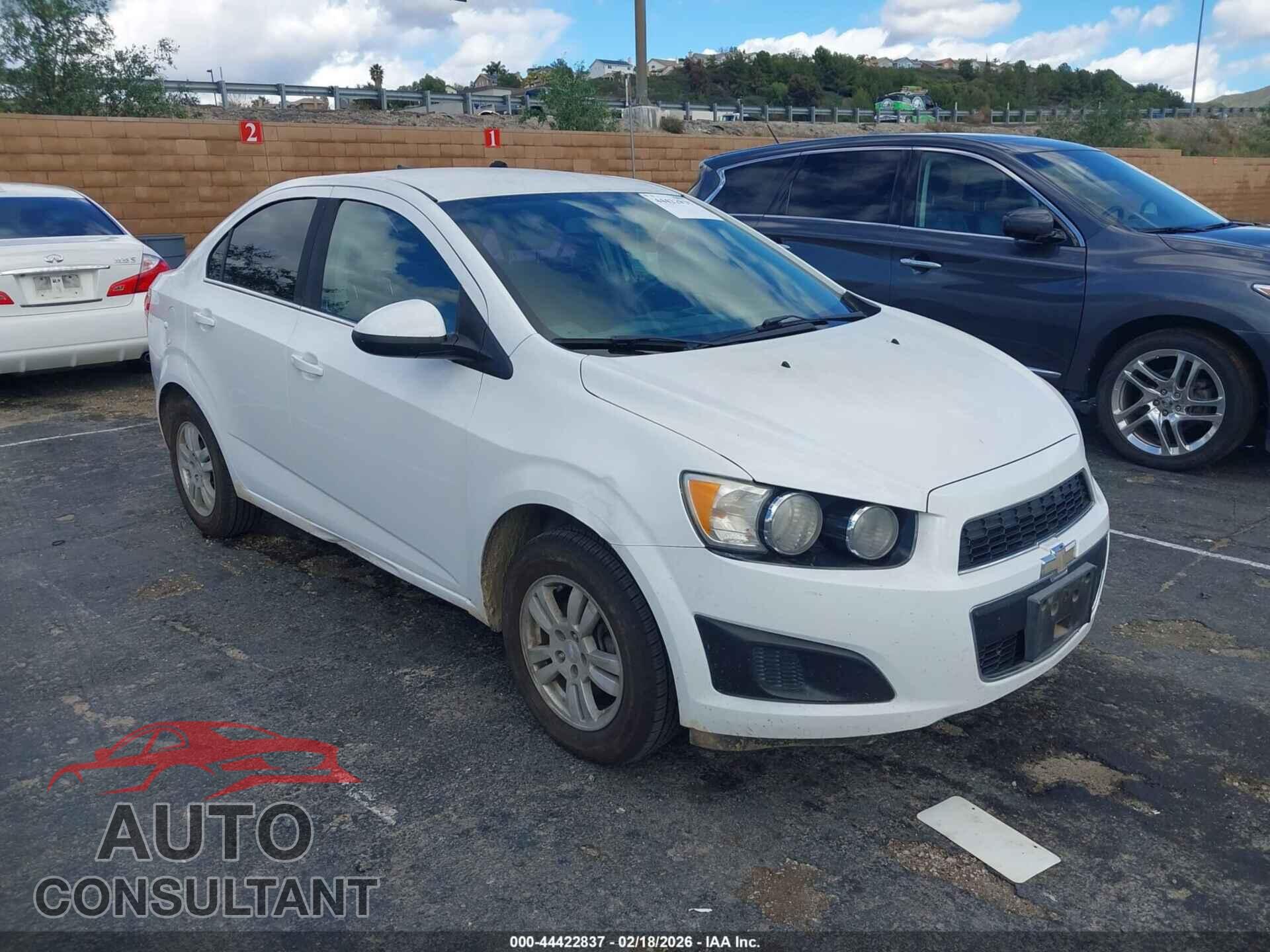 CHEVROLET SONIC 2014 - 1G1JC5SH8E4172894