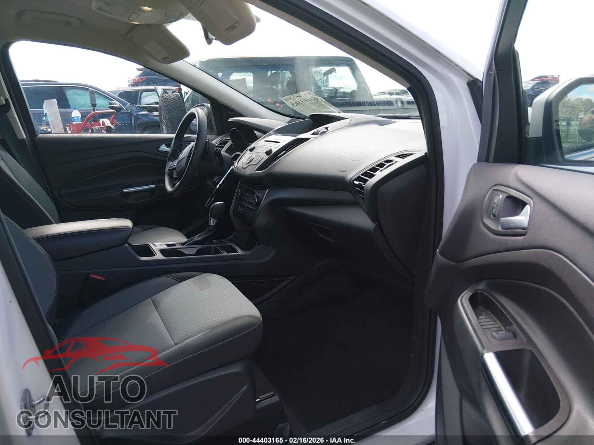 FORD ESCAPE 2017 - 1FMCU0GDXHUB35898