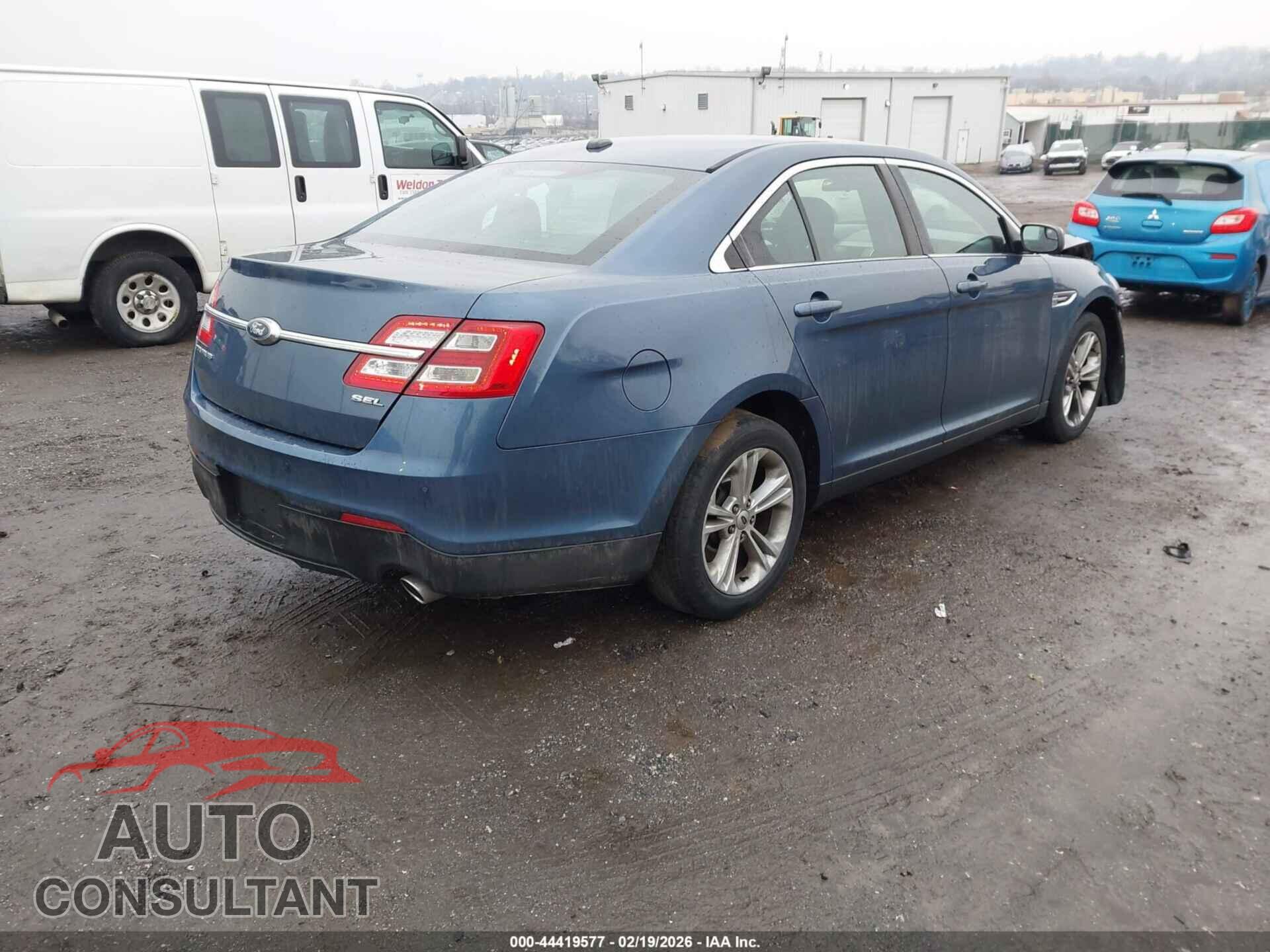 FORD TAURUS 2019 - 1FAHP2E82KG102635