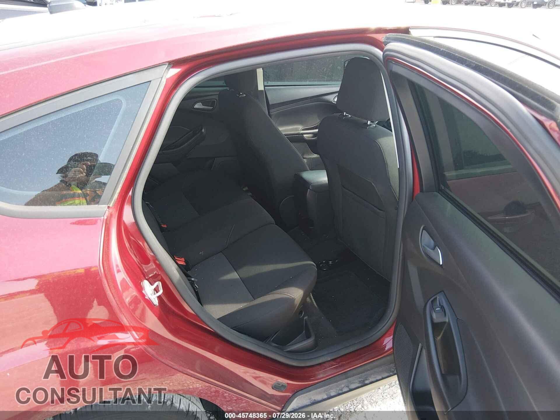 FORD FOCUS 2017 - 1FADP3K26HL347801
