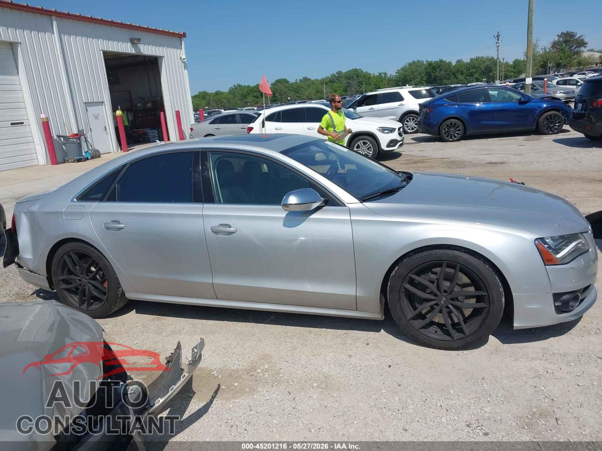 AUDI S8 2013 - WAUD2AFD2DN009154