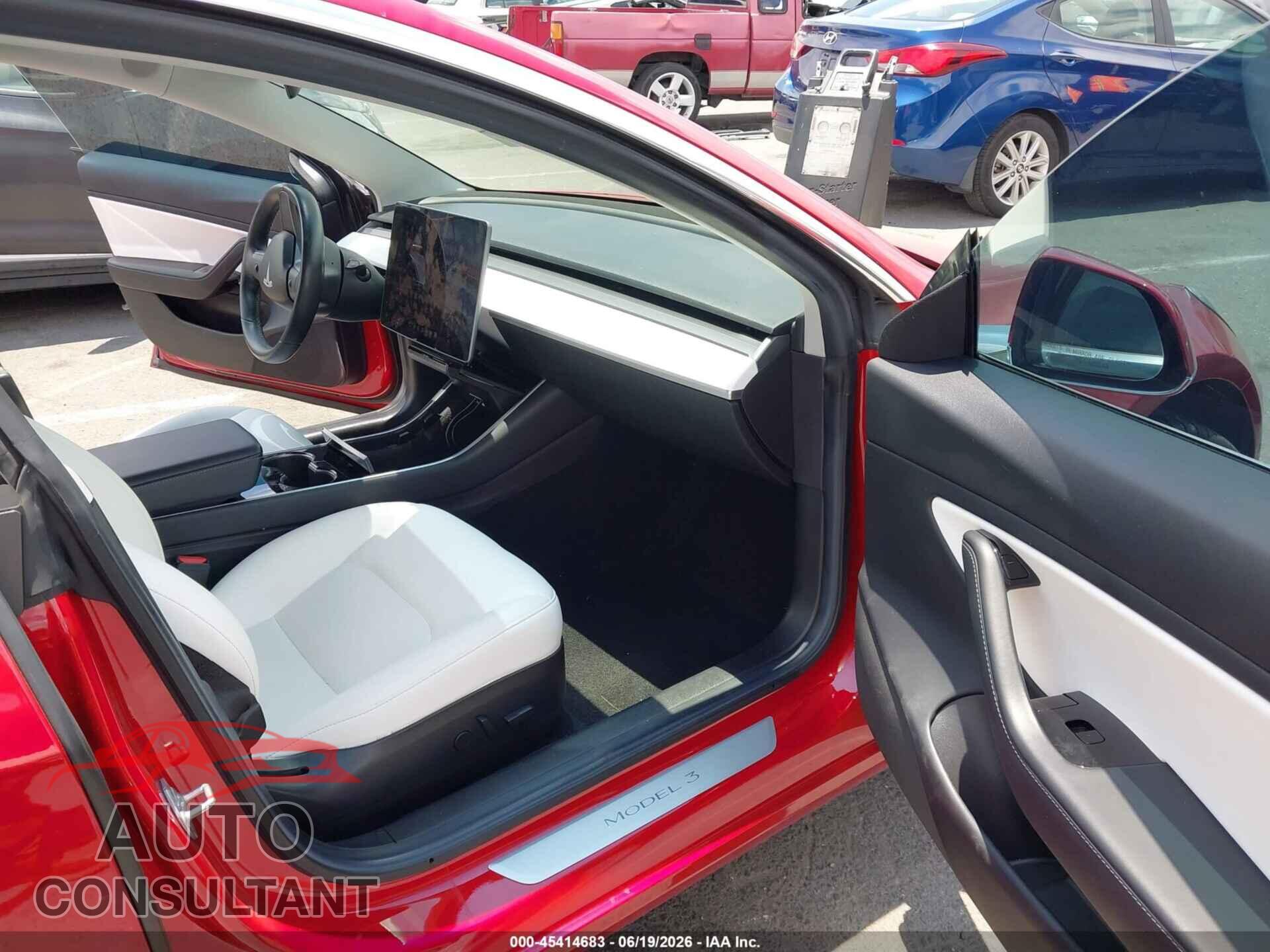 TESLA MODEL 3 2019 - 5YJ3E1EA5KF402784