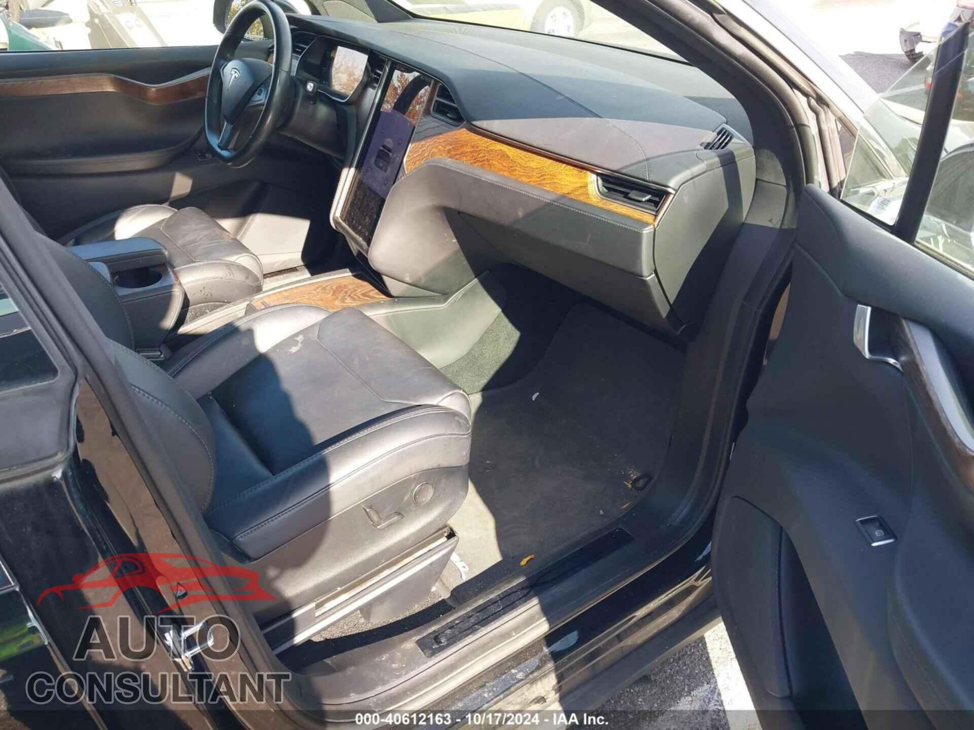 TESLA MODEL X 2019 - 5YJXCAE27KF205129