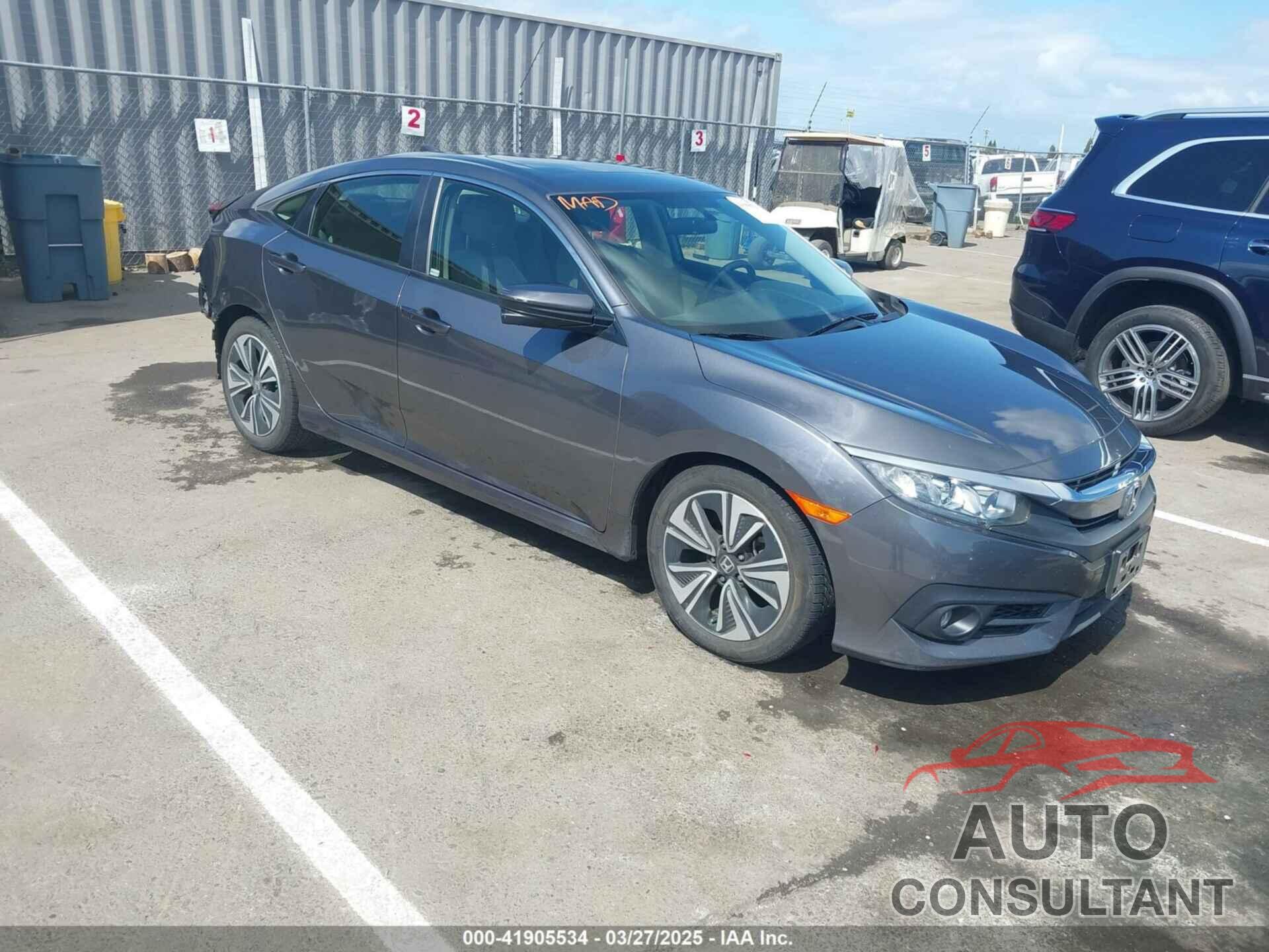 HONDA CIVIC 2018 - JHMFC1F30JX018885
