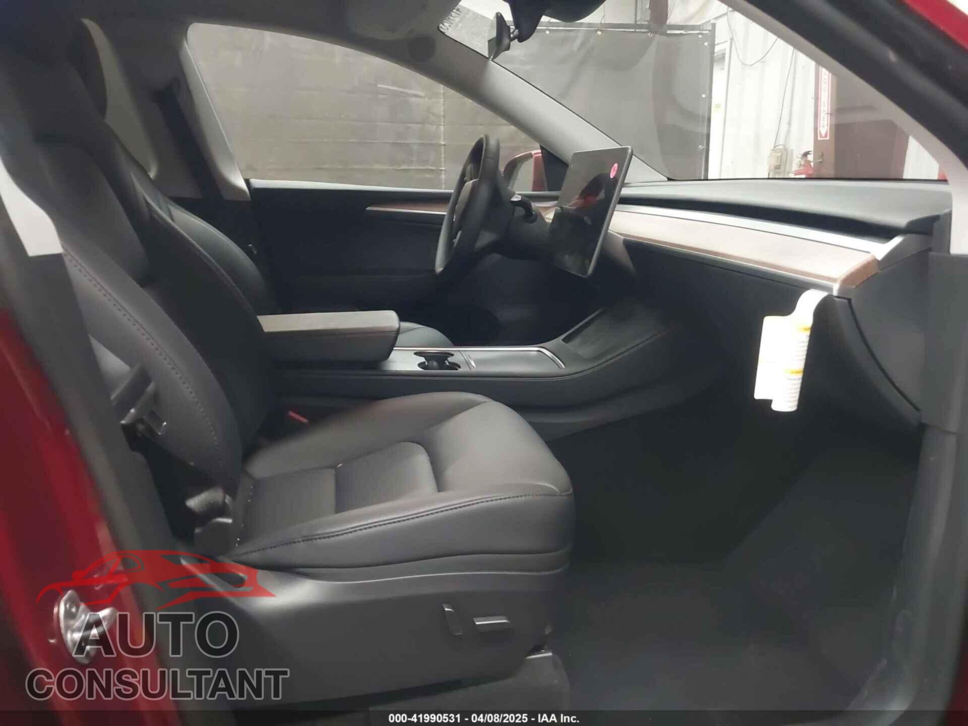 TESLA MODEL Y 2024 - 7SAYGDEE2RF128512