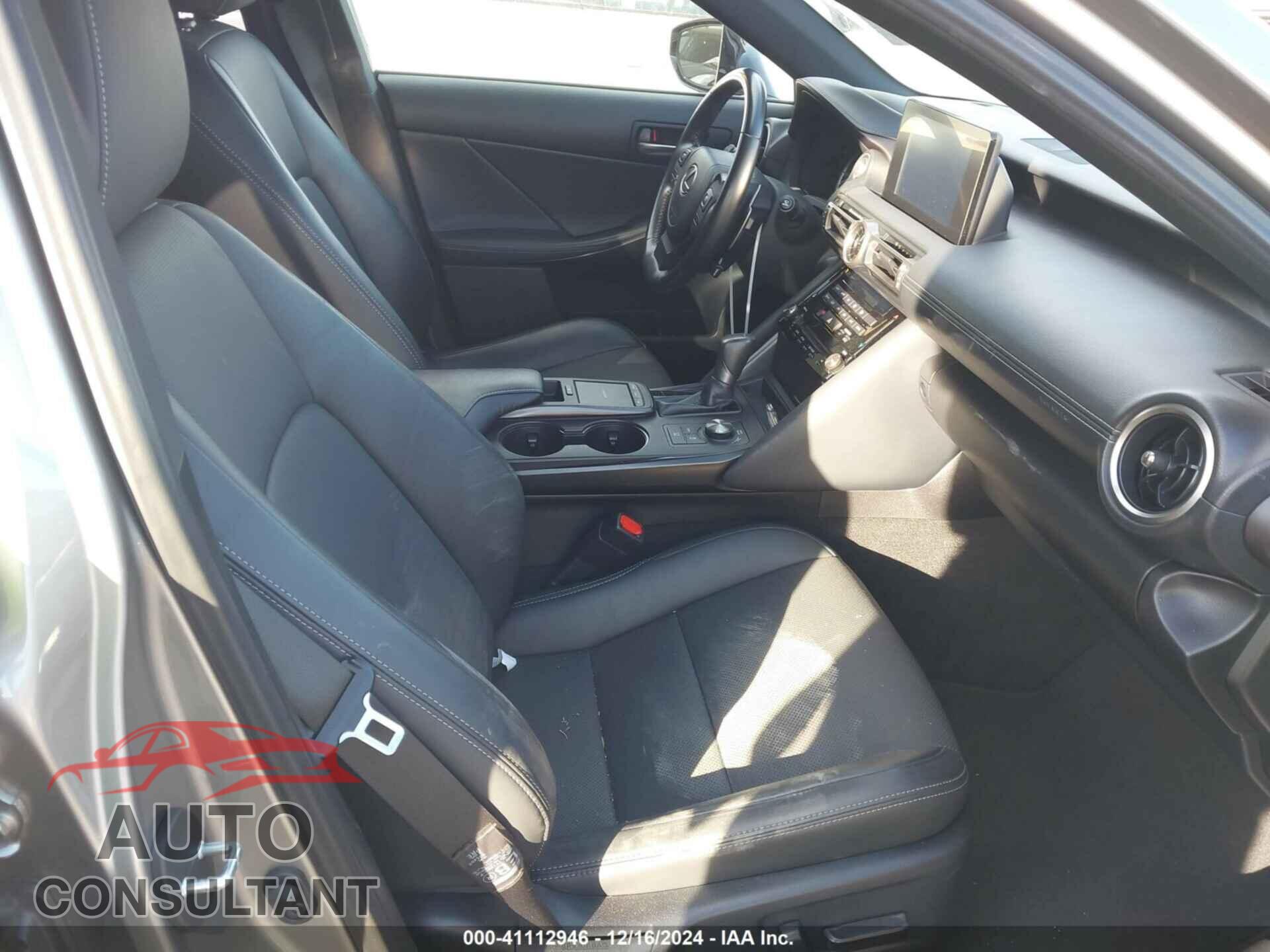 LEXUS IS 300 2021 - JTHAA1D25M5111881
