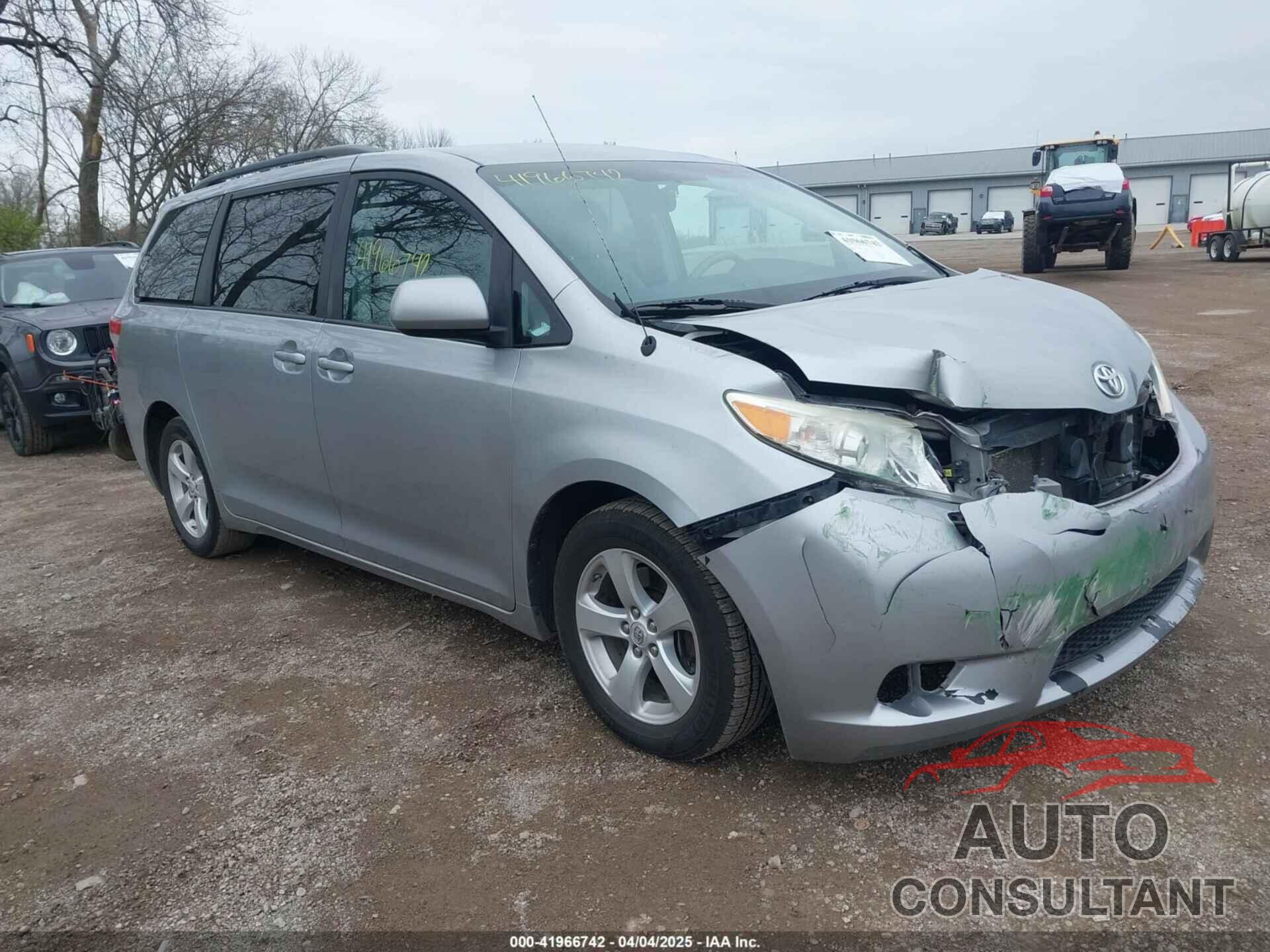 TOYOTA SIENNA 2011 - 5TDKK3DC4BS085658