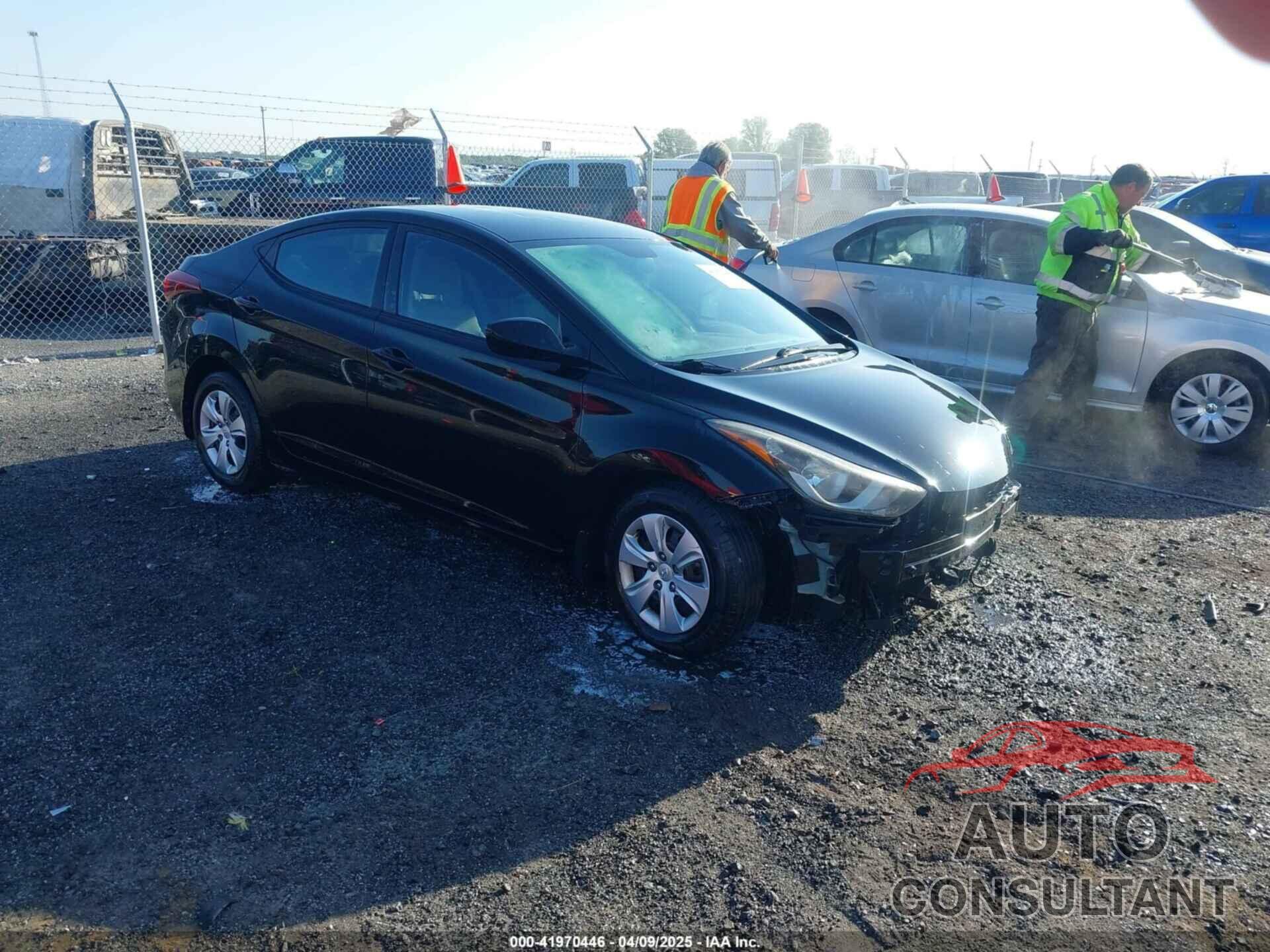 HYUNDAI ELANTRA 2016 - KMHDH4AE8GU512308